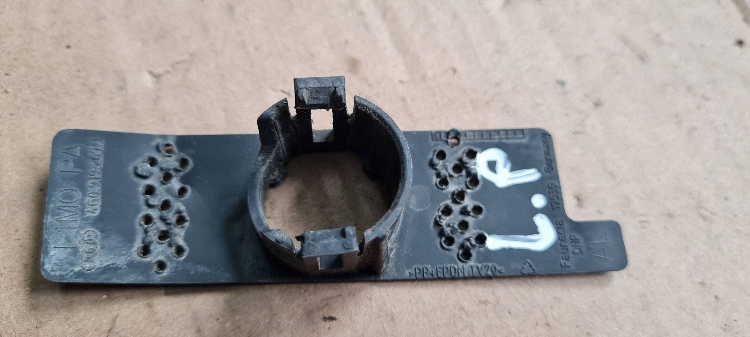 A6 C7 4G LIFT bracket holder KOSZYCZEK PDC left front 4G0919267J