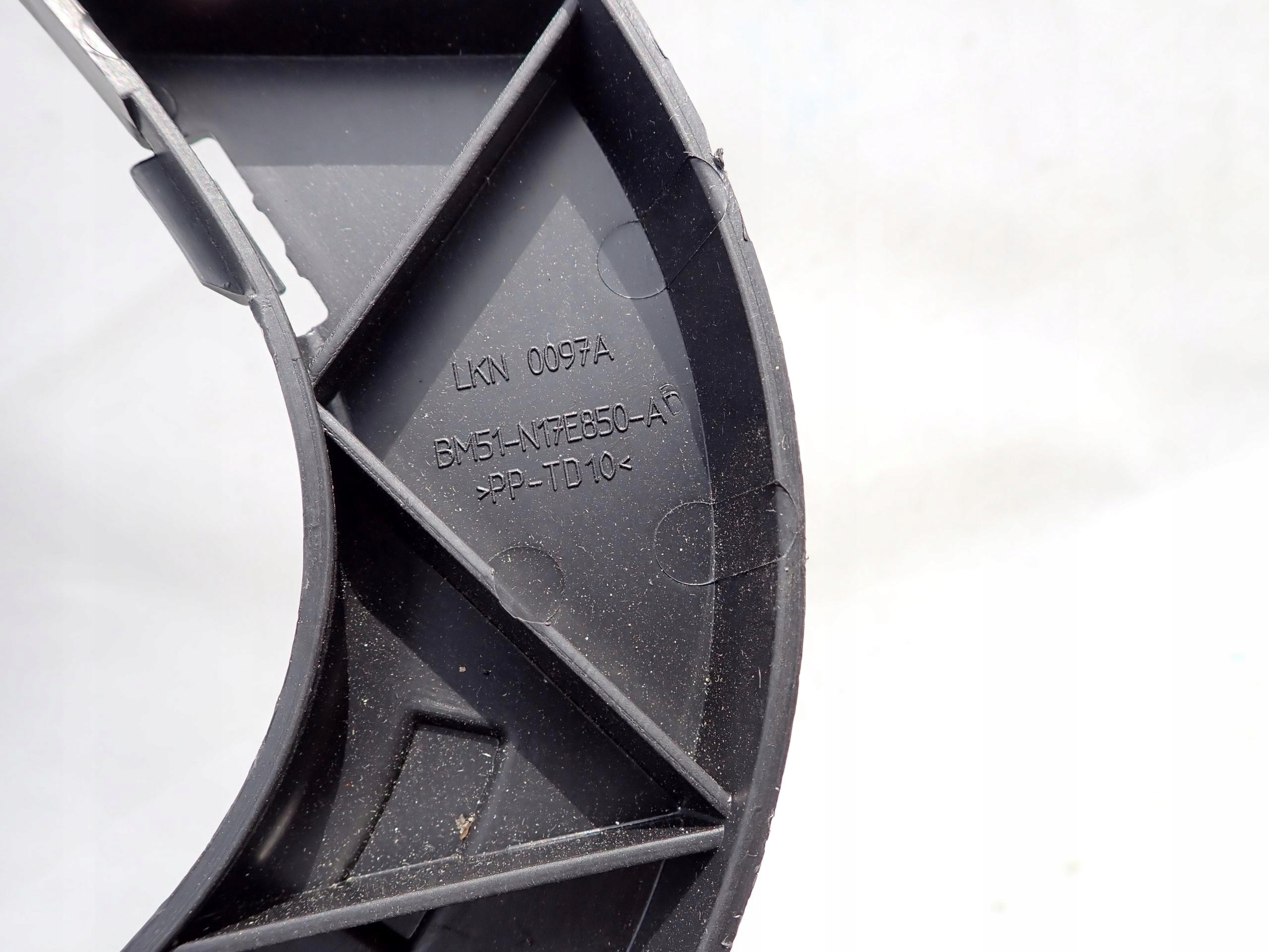 FORD FOCUS MK III KOMBI bumper bracket right rear part