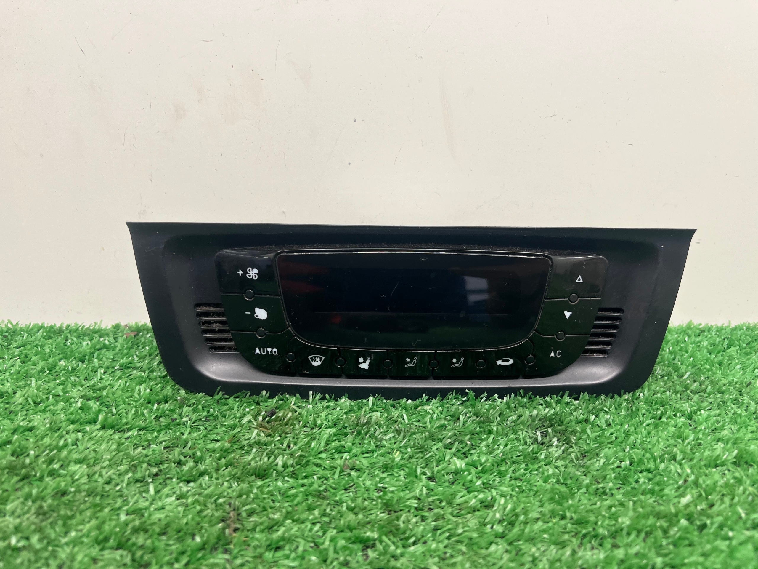 control panel air conditioning devices SEAT IBIZA 4 6K0820043A