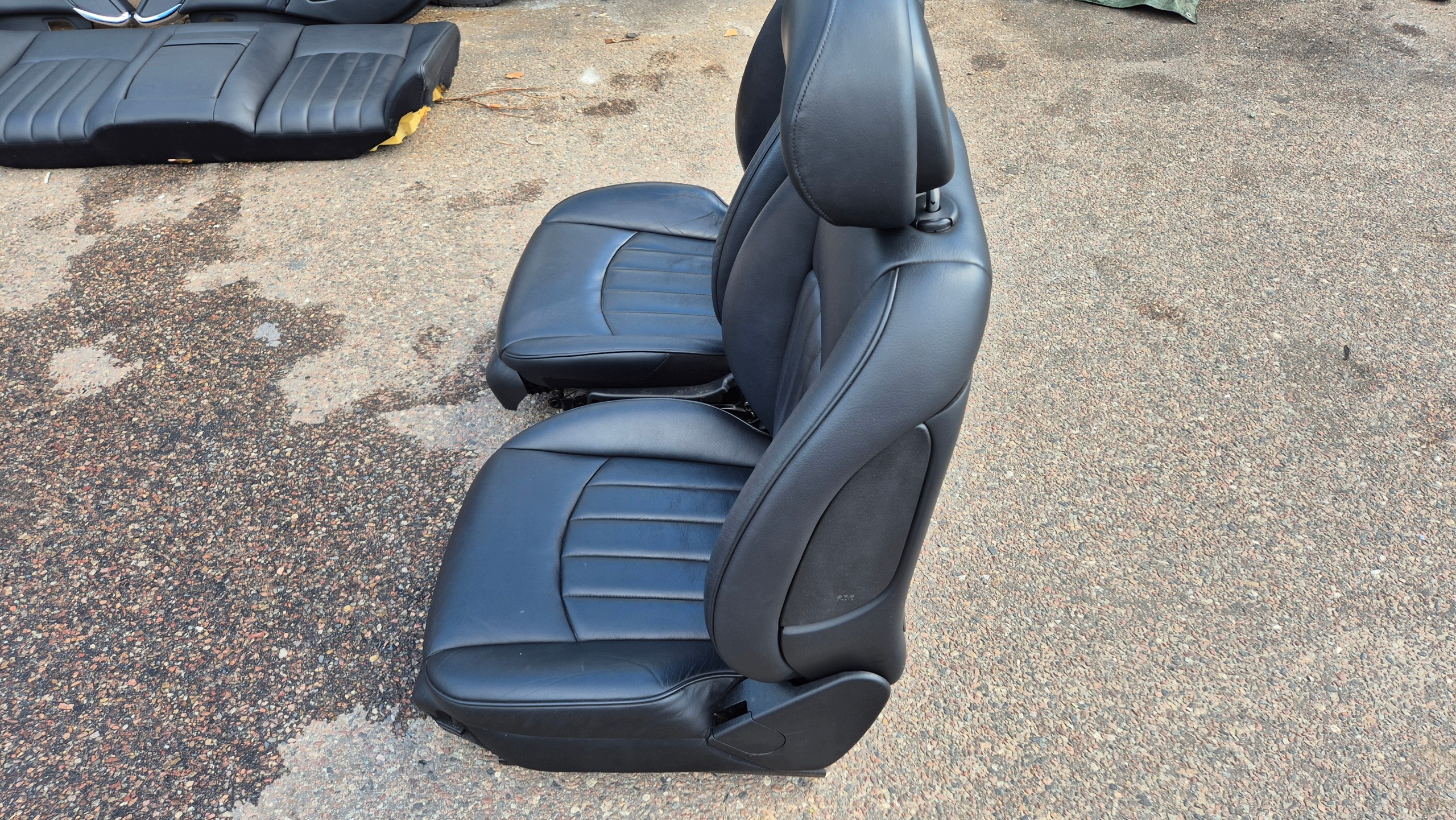 Sitze KOMPLET Leder schwarze MERCEDES CLS W219 BDB!!