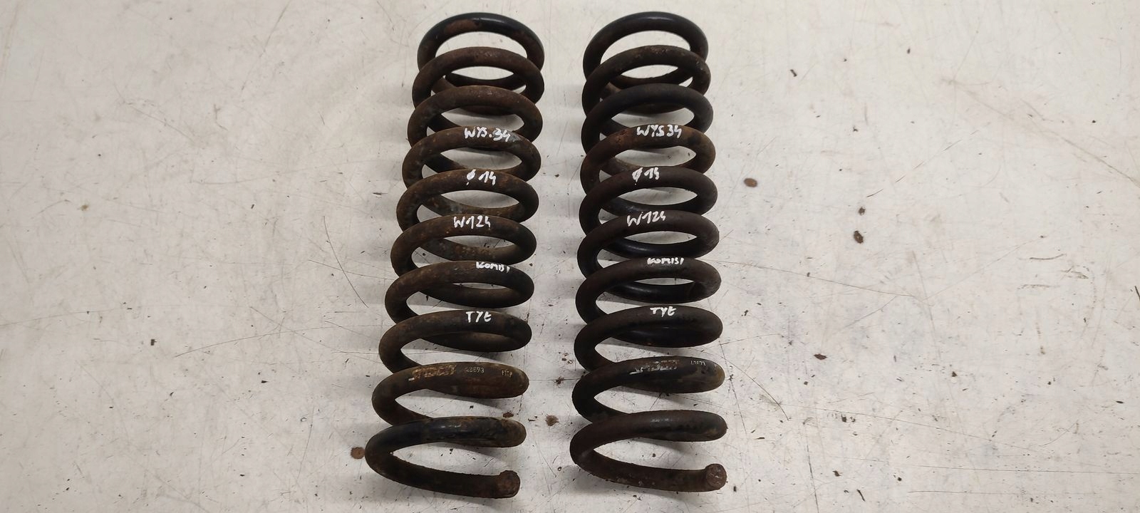 spring front front Mercedes W124 2,2