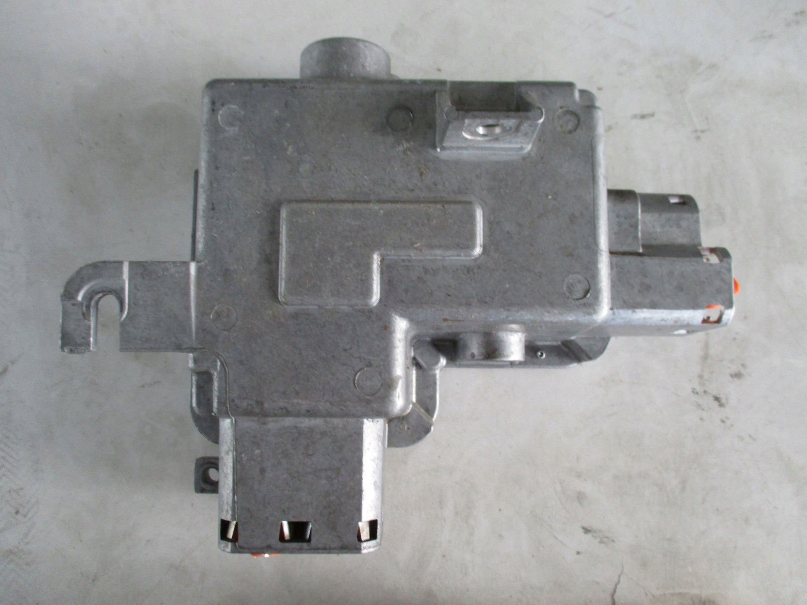 Rozdzielacz prądu INSTALACJI JAGUAR I PACE J9D310N770BE