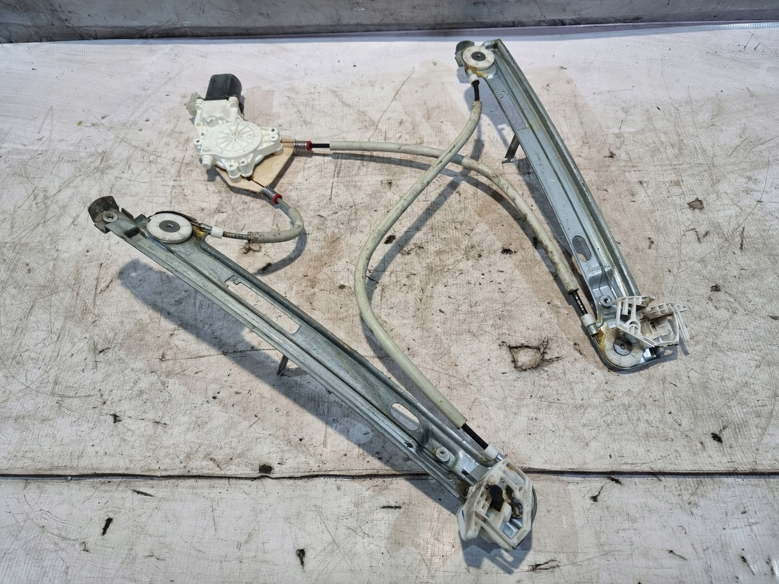 window regulator right front OE 05074798AA DODGE CALIBER 07r