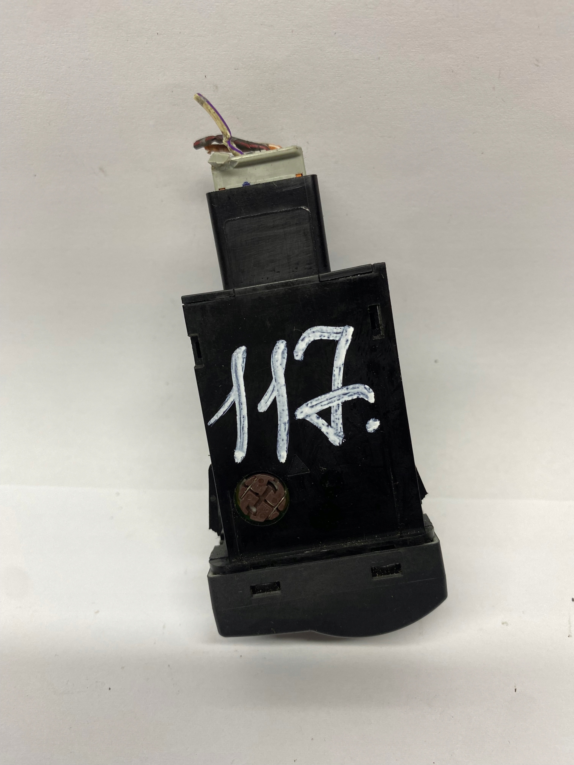 switch control of the lights MAZDA 3 04057800