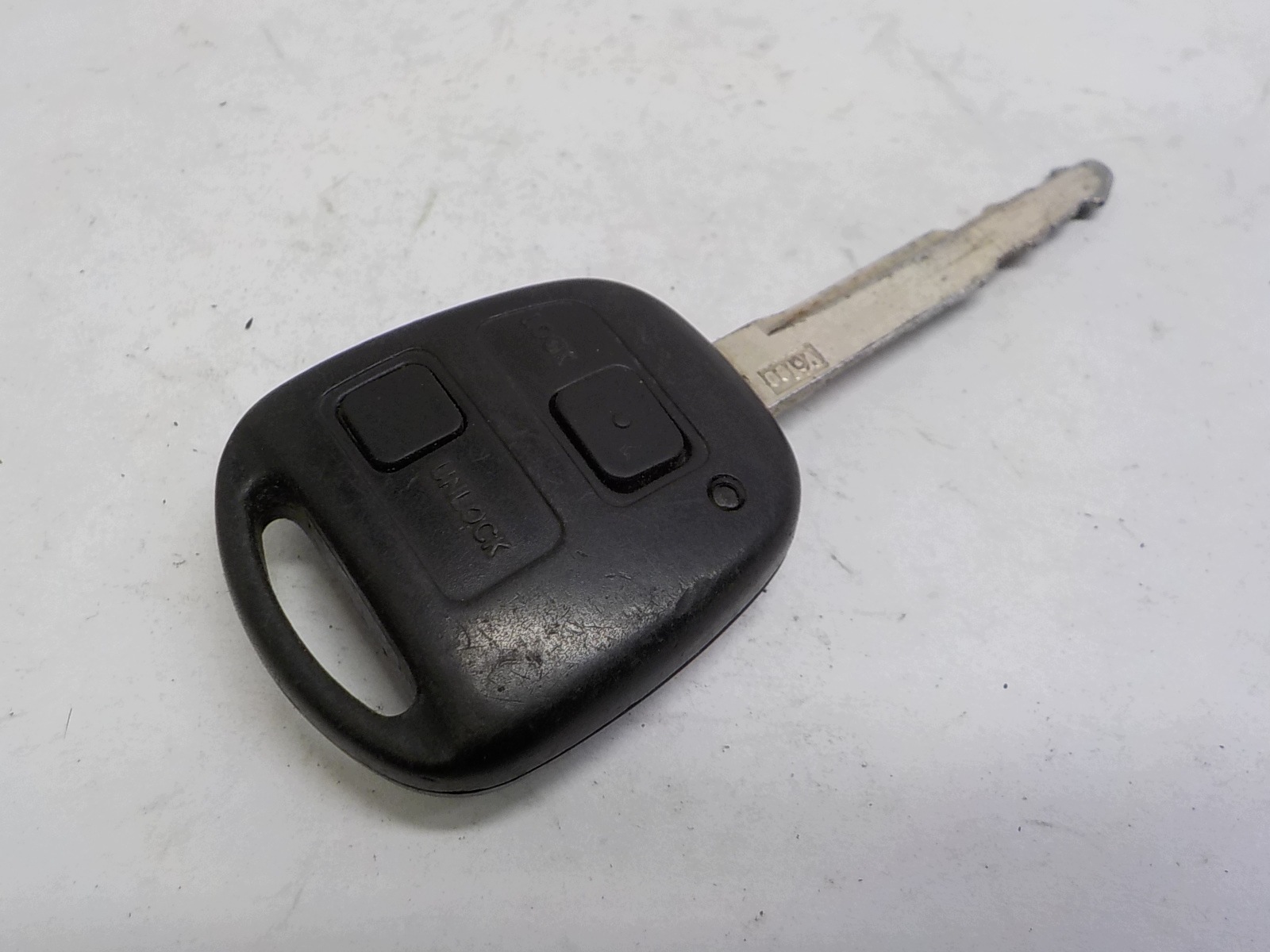 TOYOTA COROLLA AVENSIS YARIS key PILOT
