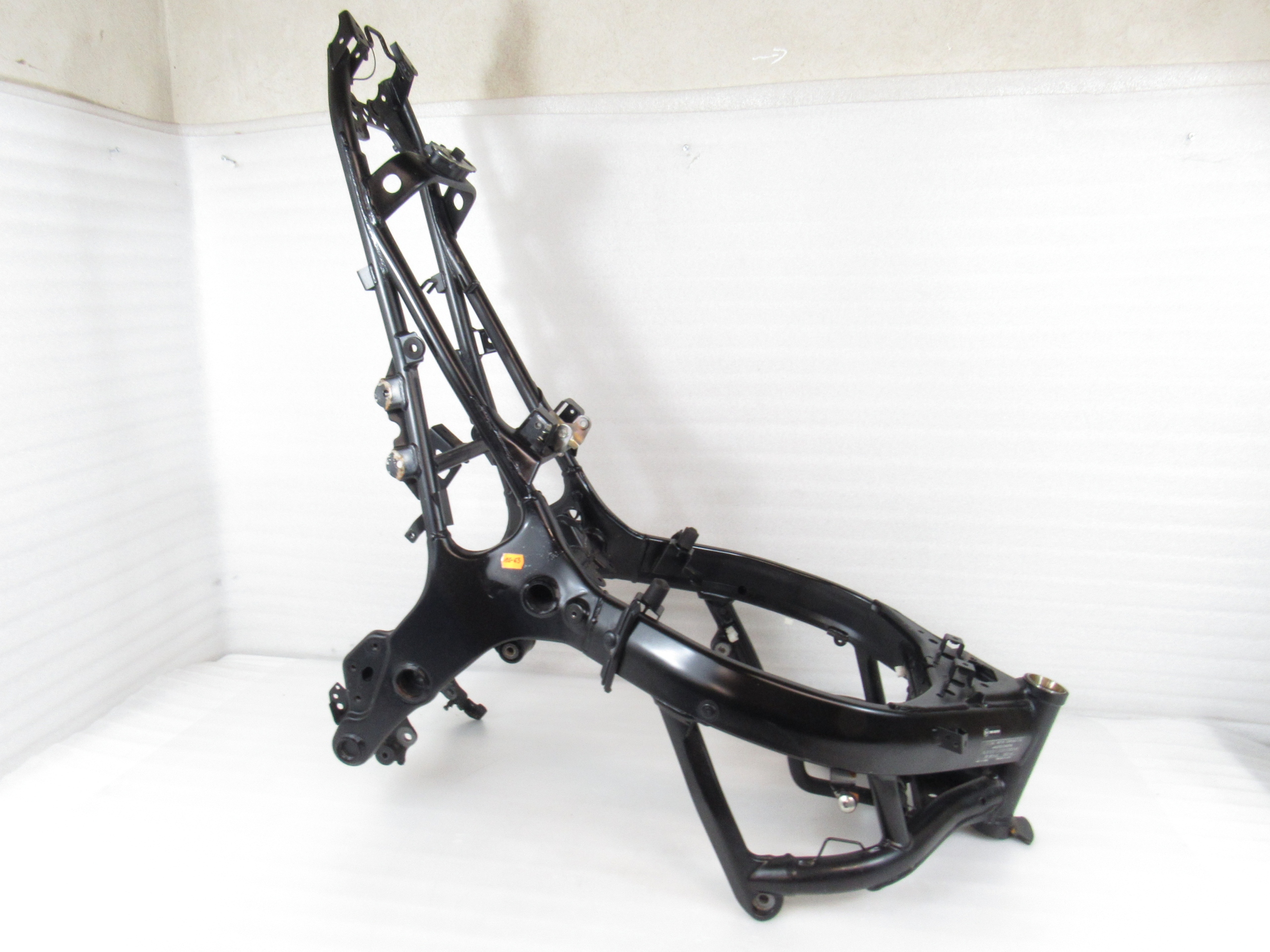 Рама + документация Suzuki GSR 750, 13R.