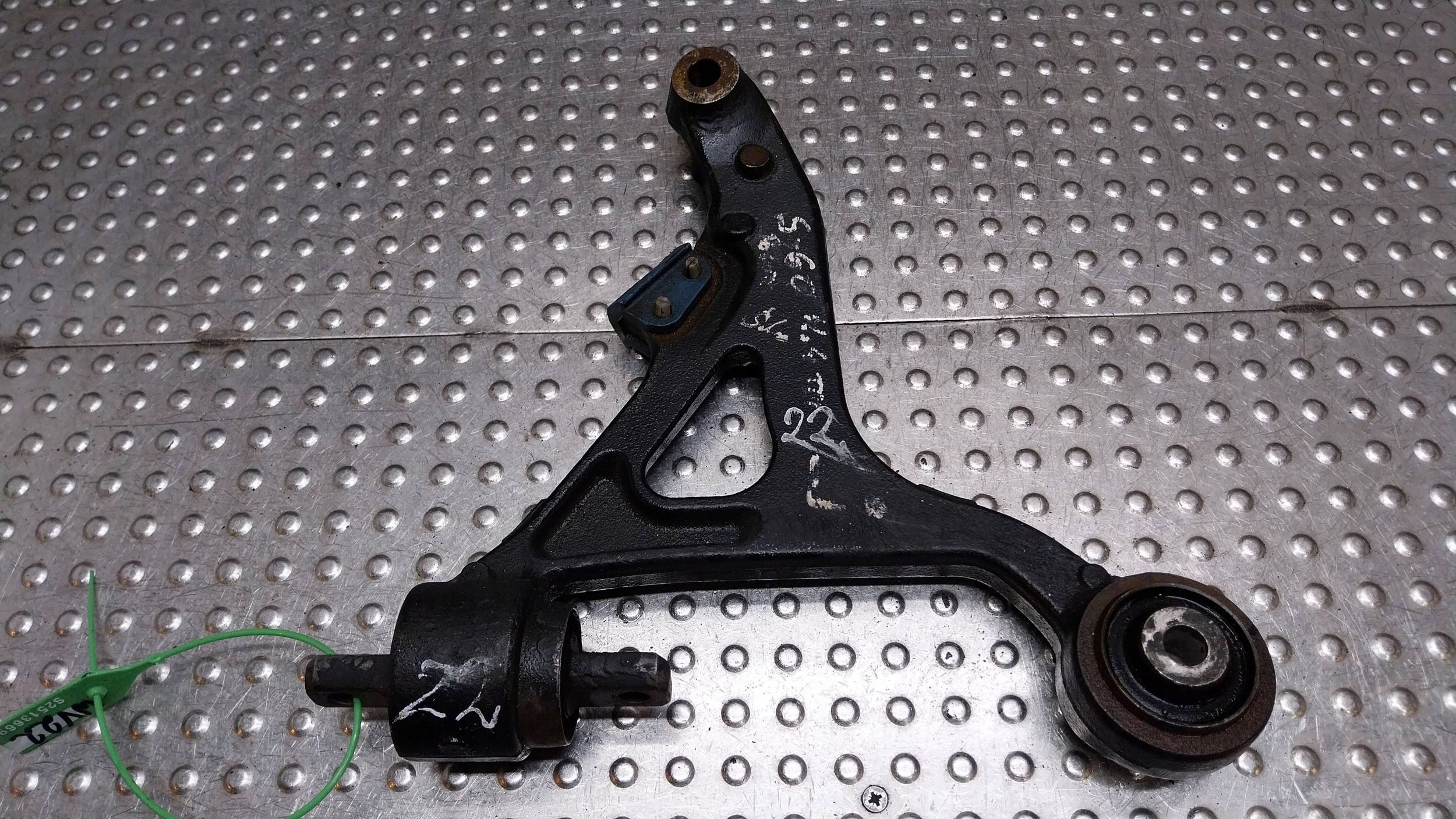 arm left front 30760814 VOLVO S60 and V70 II 2.4 D5 LIFT
