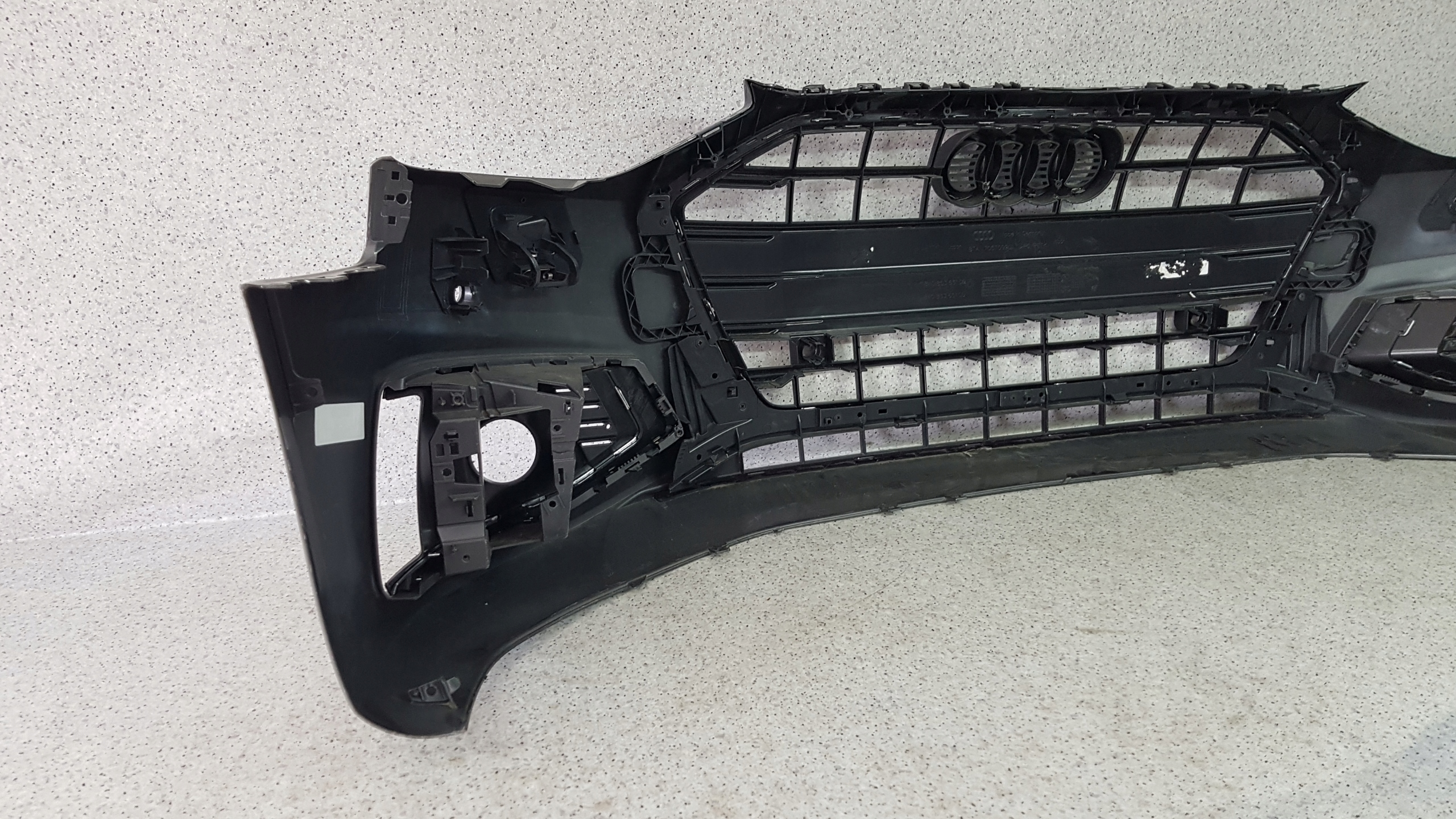 AUDI A4 8W0 2015 - STOSSSTANGE VORNE 9459