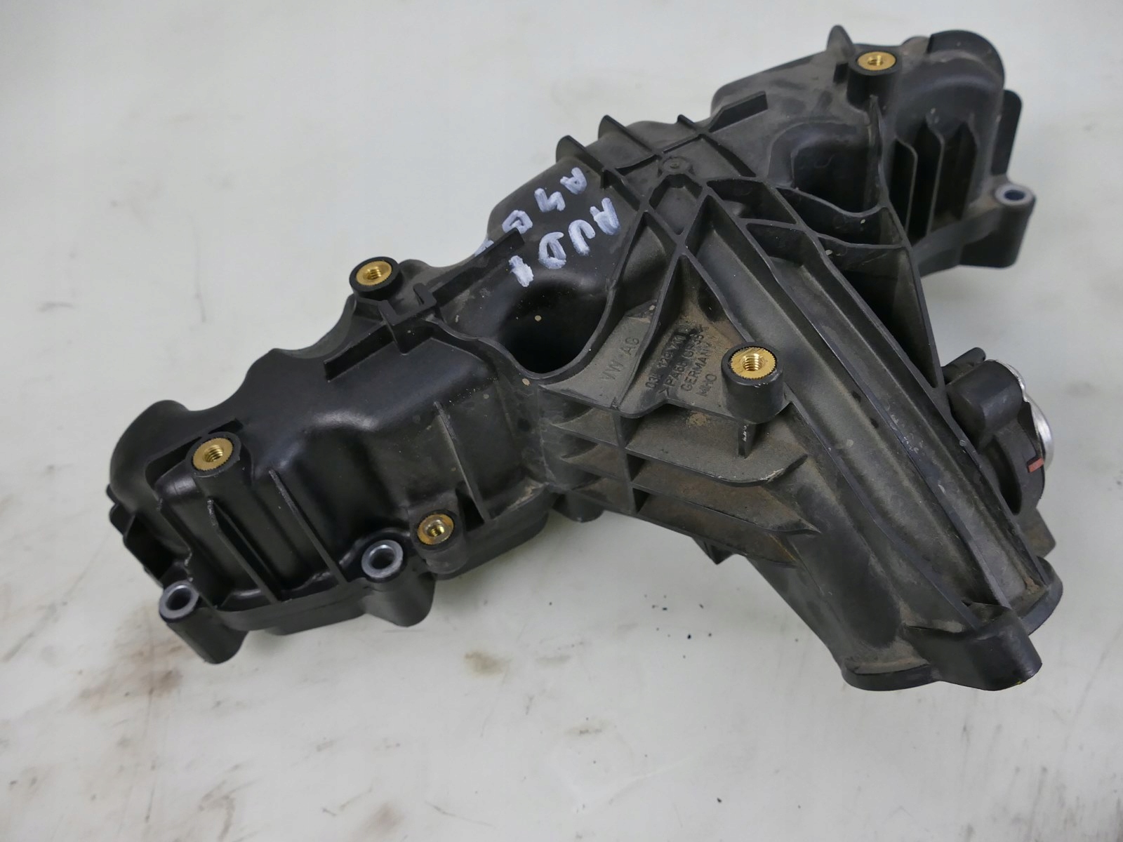 AUDI A4 B8 LIFT S-LINE 2.0 TDI intake manifold VW