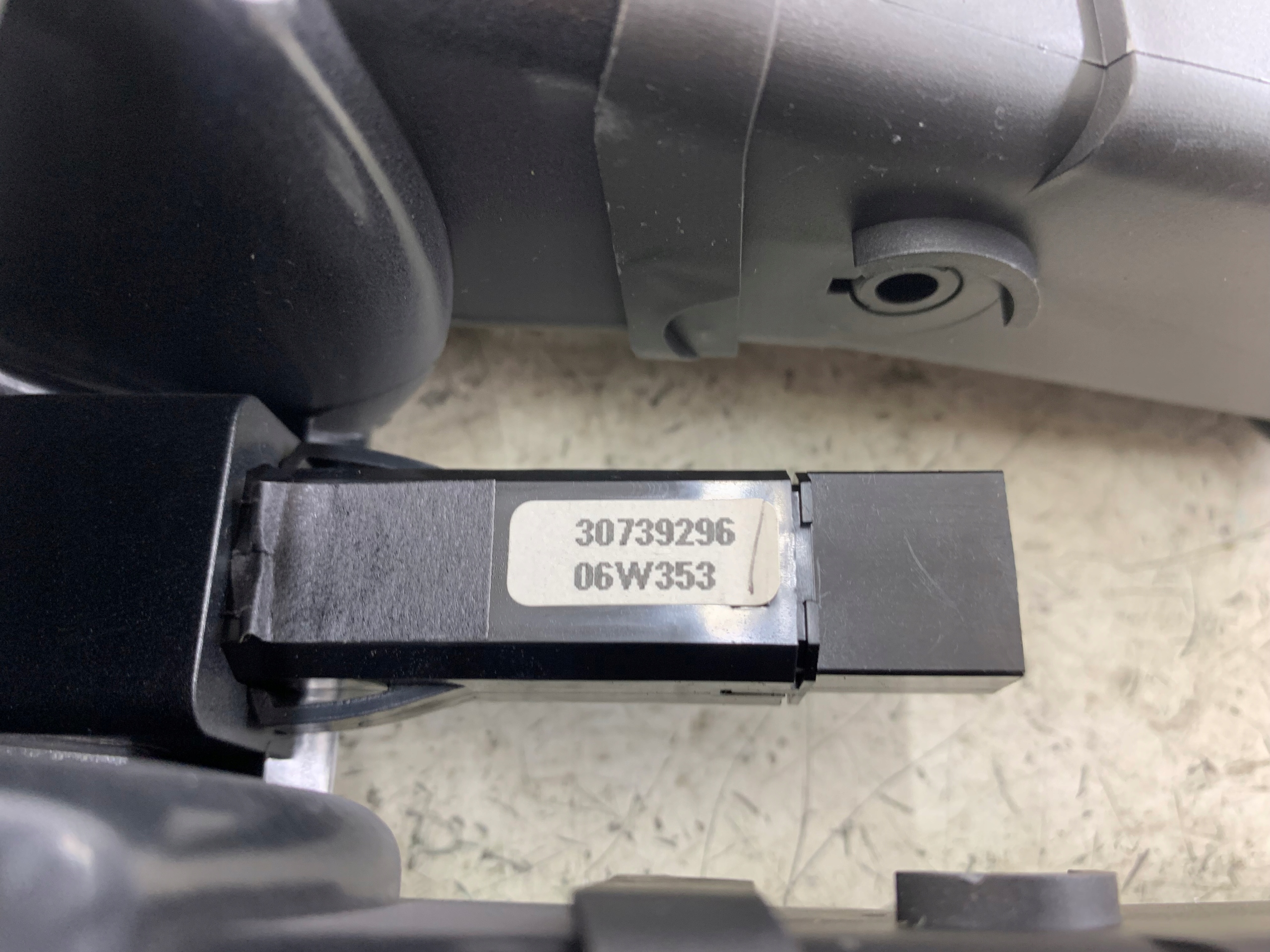 VOLVO V50 II grid air conditioning devices central
