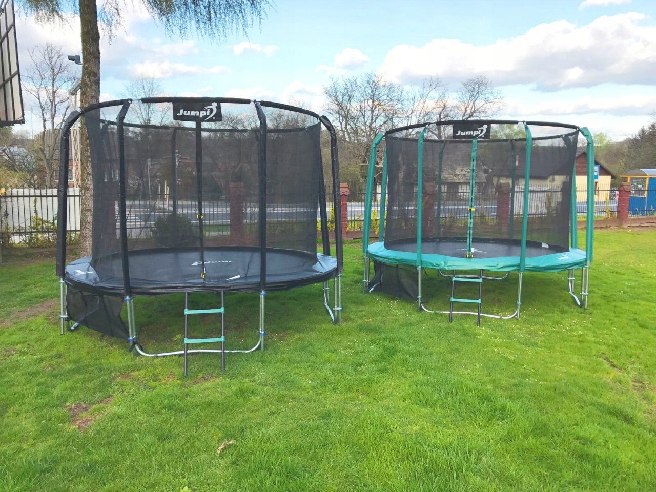 Trampolina zielona z siatką Jumpi 435 cm FT 14 (427-435 cm) Liczba sprężyn/lin 96
