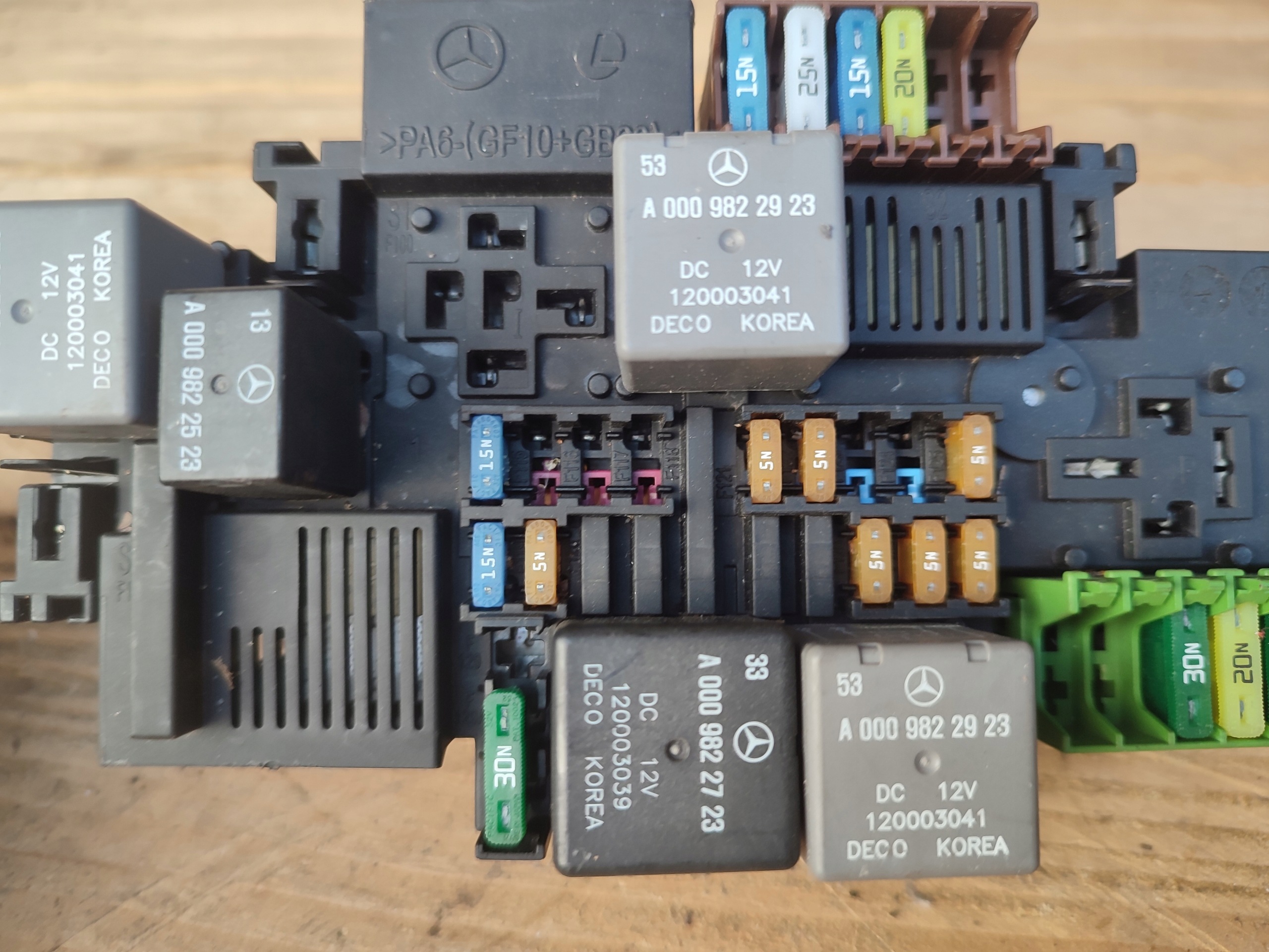 fuse box MERCEDES W205 W222 A2229063202