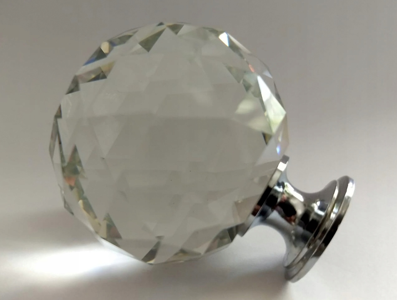 KRYSZTAŁOWA GAŁKA DO MEBLI, UCHWYT -CHROM kula 5cm Kolor przezroczysty