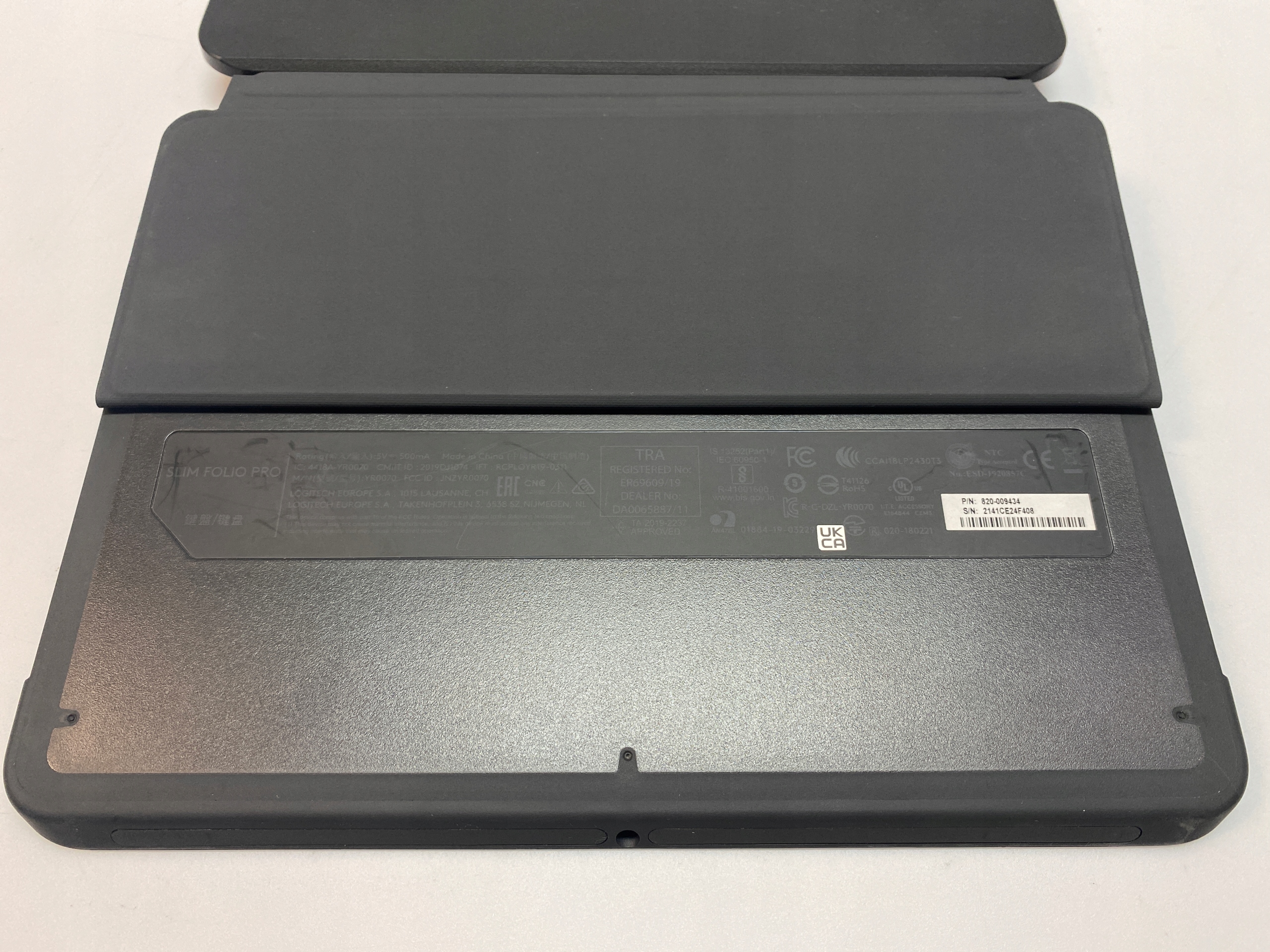 Etui z klawiaturą Logitech SLIM FOLIO PRO iPad Pro 11'' 1st 2nd 3rd generat Podświetlenie Tak