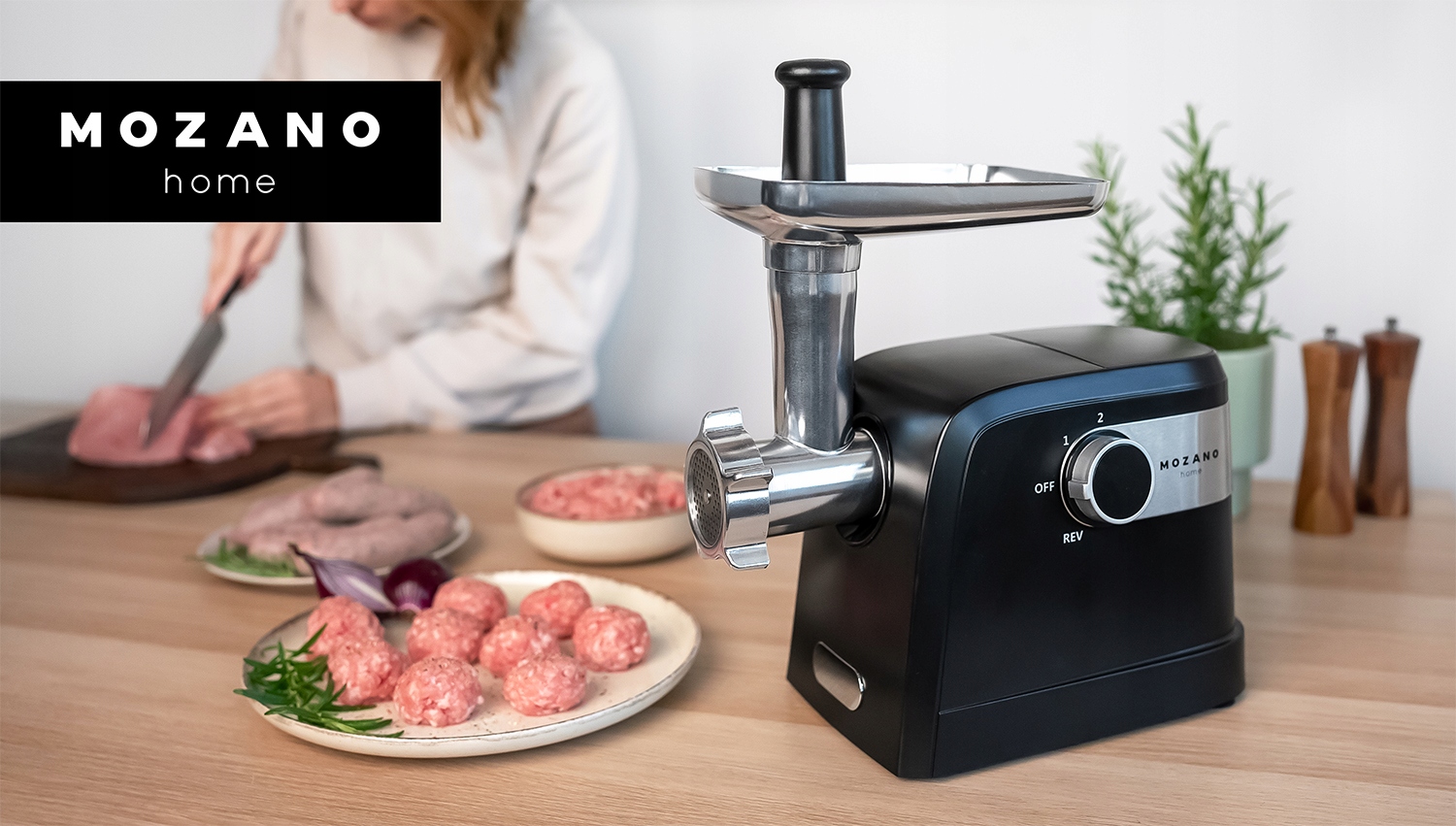 MASZYNKA DO MIELENIA MIĘSA SZATKOWNICA ELEKTRYCZNA DUŻY ZESTAW Kolor dominujący czarny