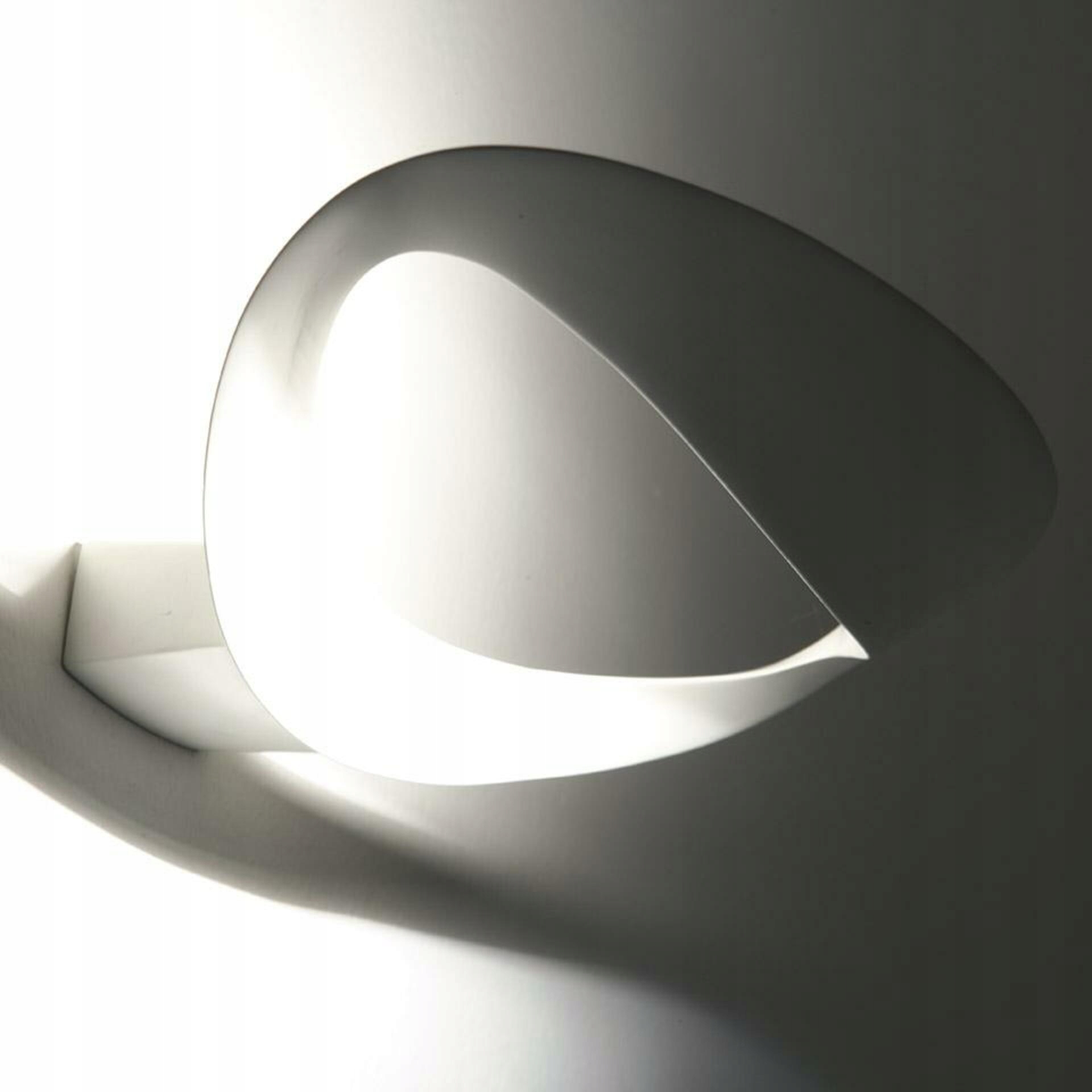 Artemide Mesmeri Led biela 2700K 28W, stmievateľné nástenné svietidlo