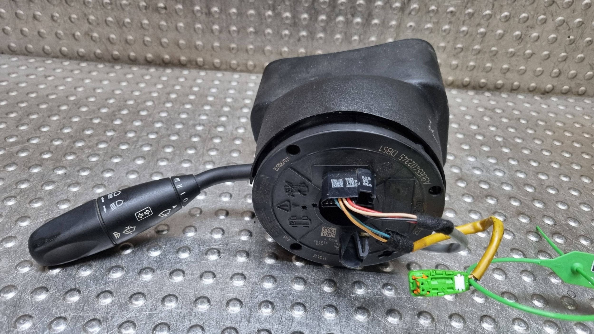 steering wheel levers and controls ring A9064640318 MERCEDES SPRINTER W906 CRAFTER