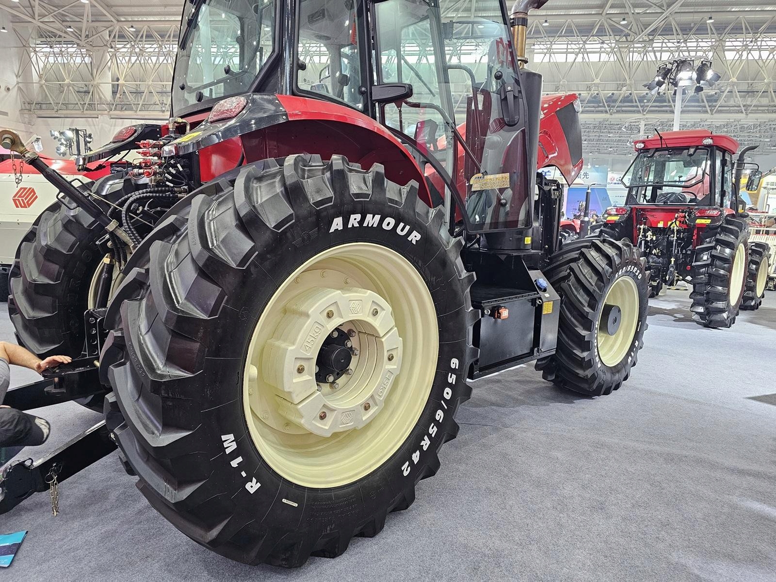 Opona ARMOUR R-1 15.5/80-24 Całoroczne Profil opony 80