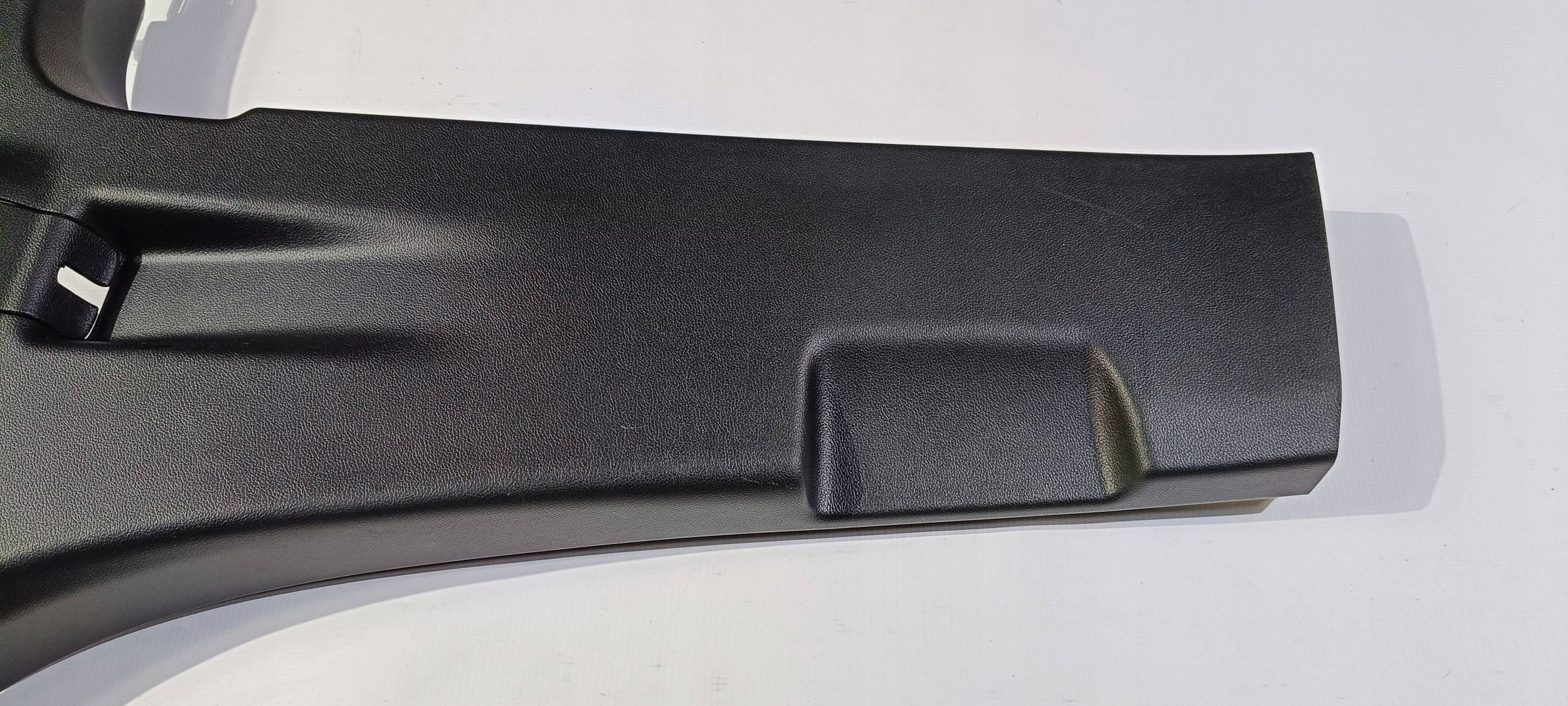 cover side panel slupka B left left Ford Explorer 2020