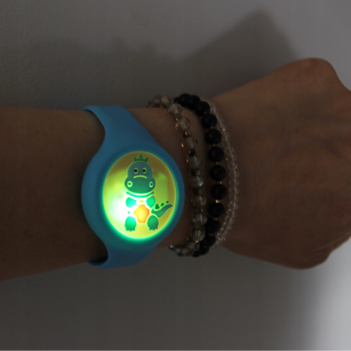 OPASKA ŚWIECĄCA NA KOMARY SILIKONOWA DLA DZIECI ZEGAREK LED Waga produktu z opakowaniem jednostkowym 0.1 kg