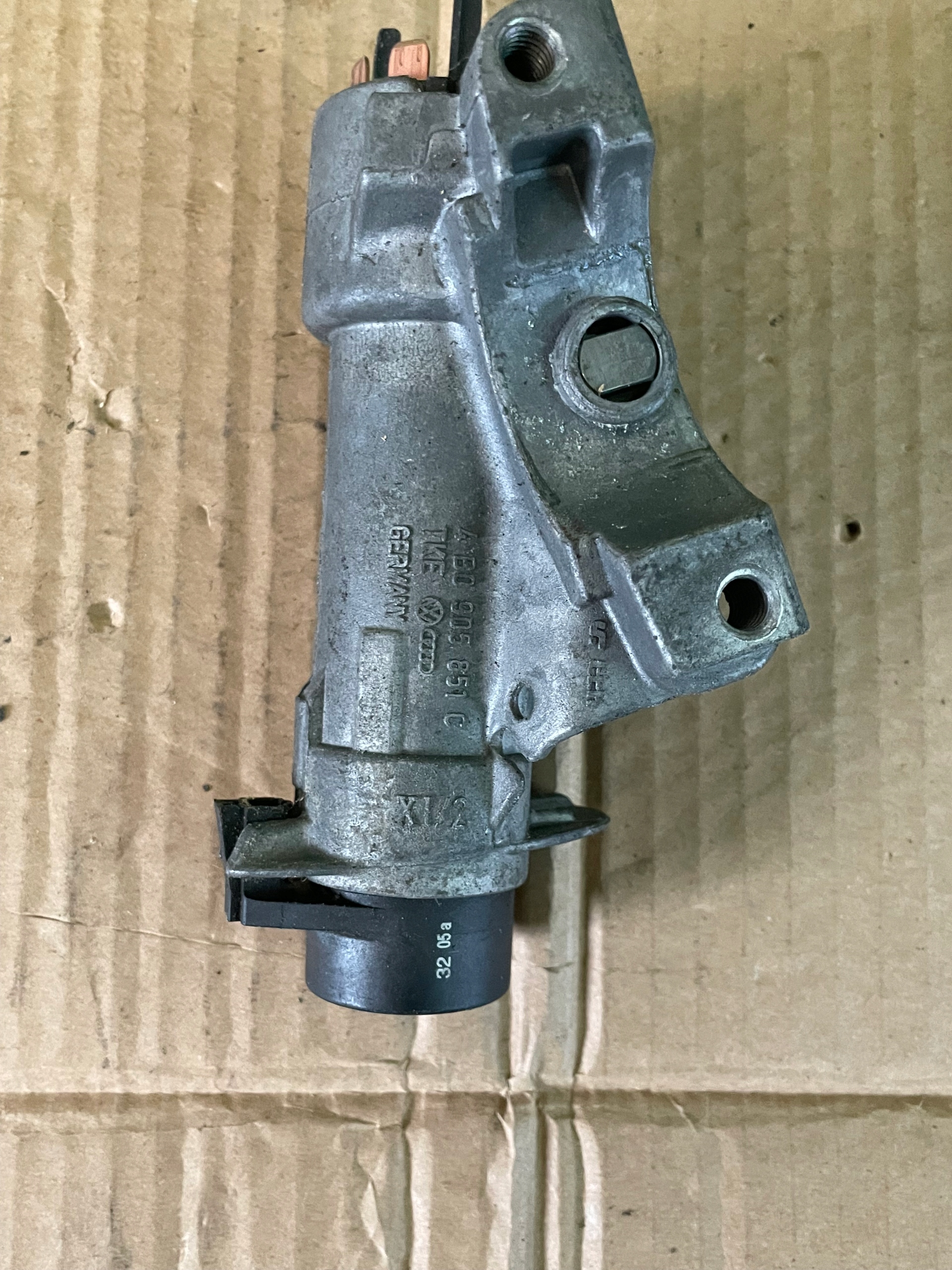 STACYJKA VOLKSWAGEN OE 4B0905851C