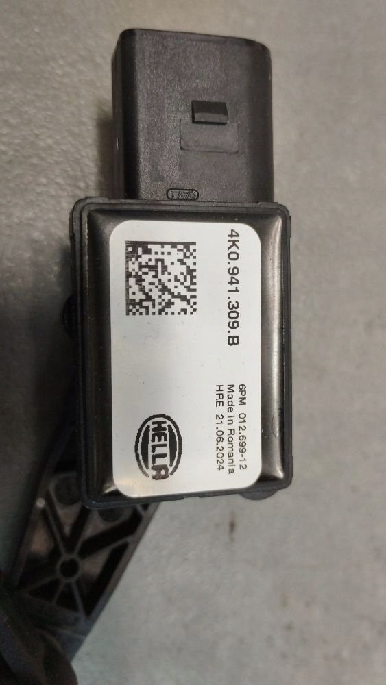 Audi A7 4K sensor poziomowania springing left rear part 4K0941309B