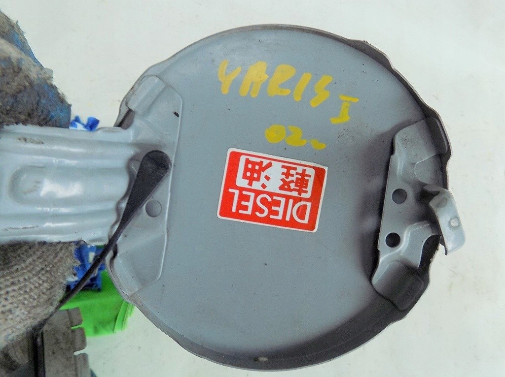 TOYOTA YARIS I 2002r KLAPKA WLEWU PALIWA Typ silnika Benzyna