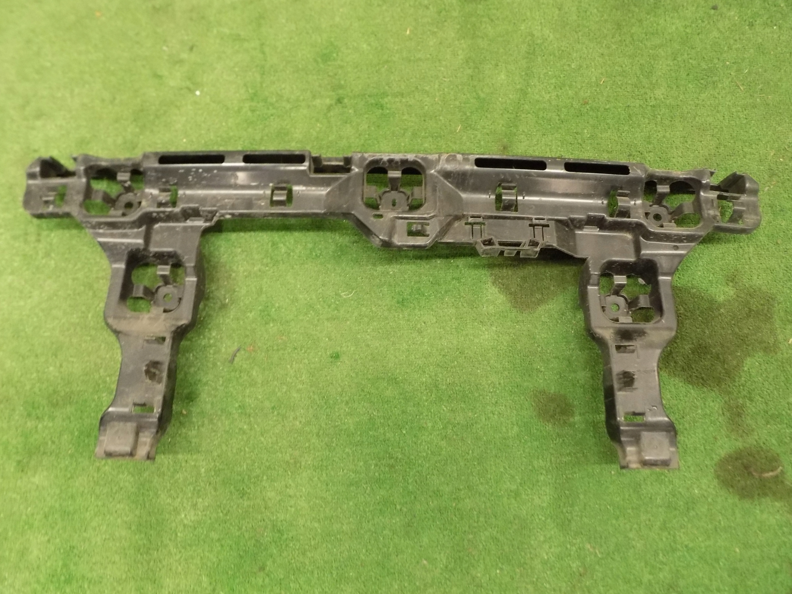 BMW 1 F40 bumper bracket rear part 8496655