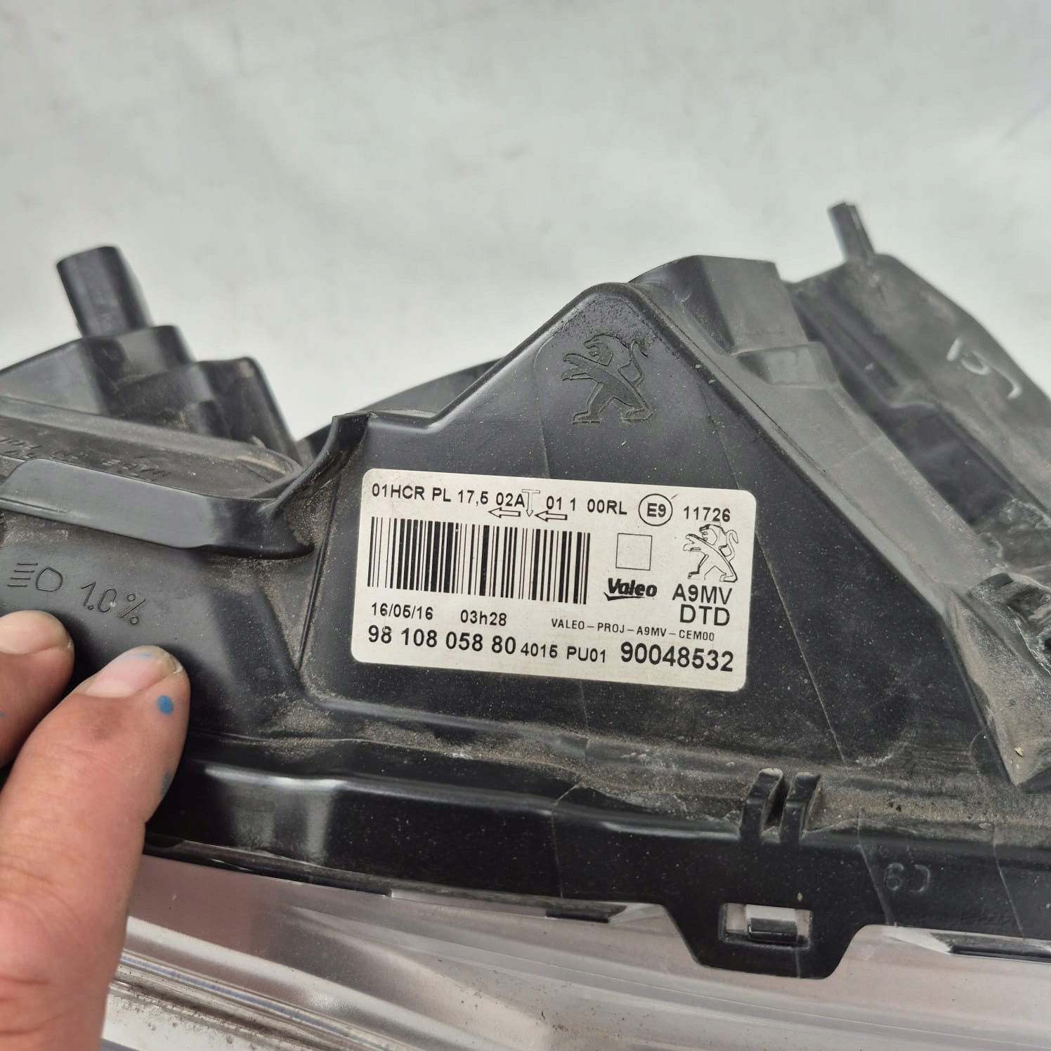 PEUGEOT 208 and LIFT 15- light right front front 9810805880