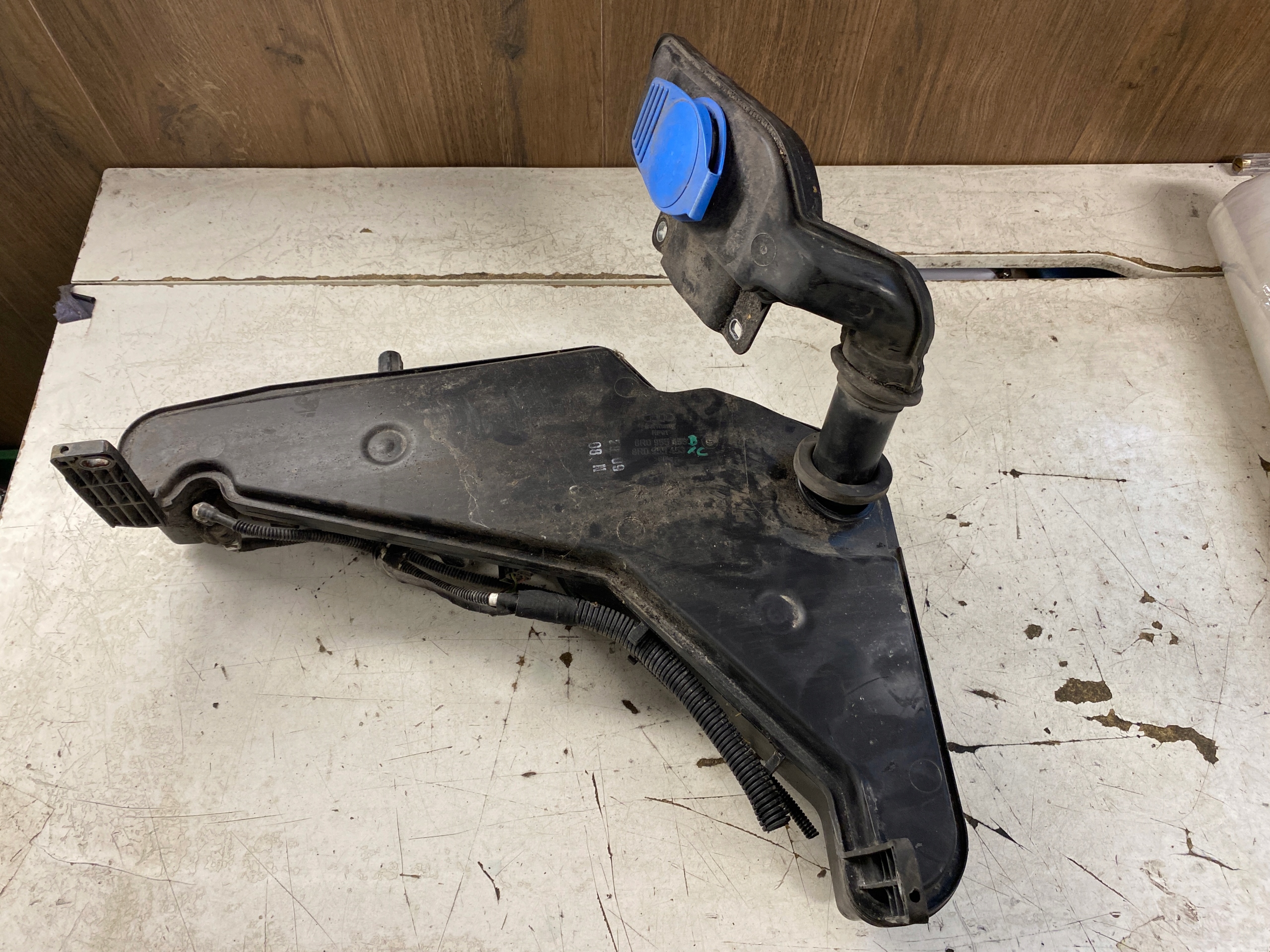 AUDI Q5 8R ZBIORNICZEK SPRYSKIWACZY 8R0955453B