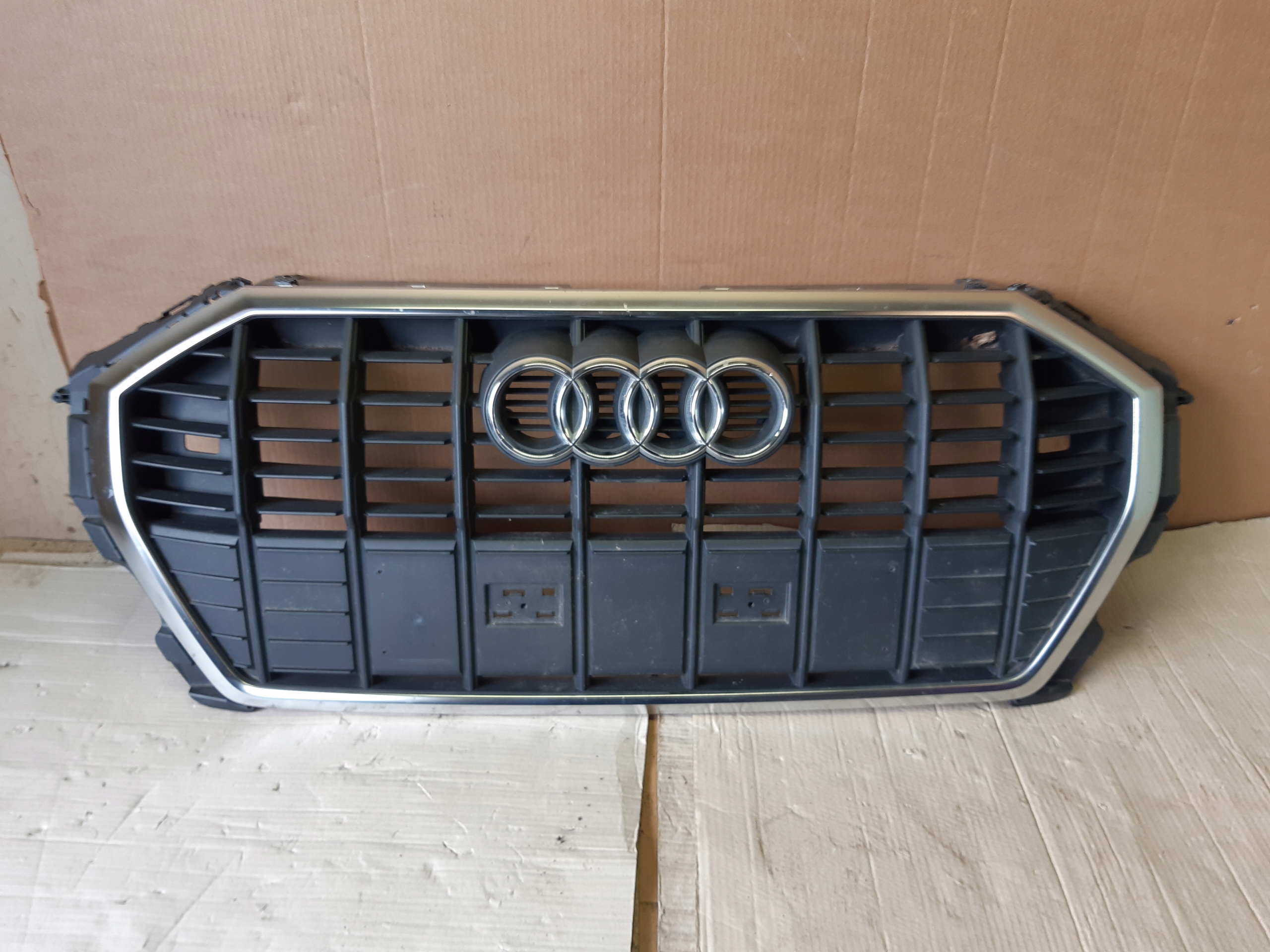 Audi Q3 Kühlergrill FRONTGRILL Kühlergitter 83A853651 - Thumbnail 1