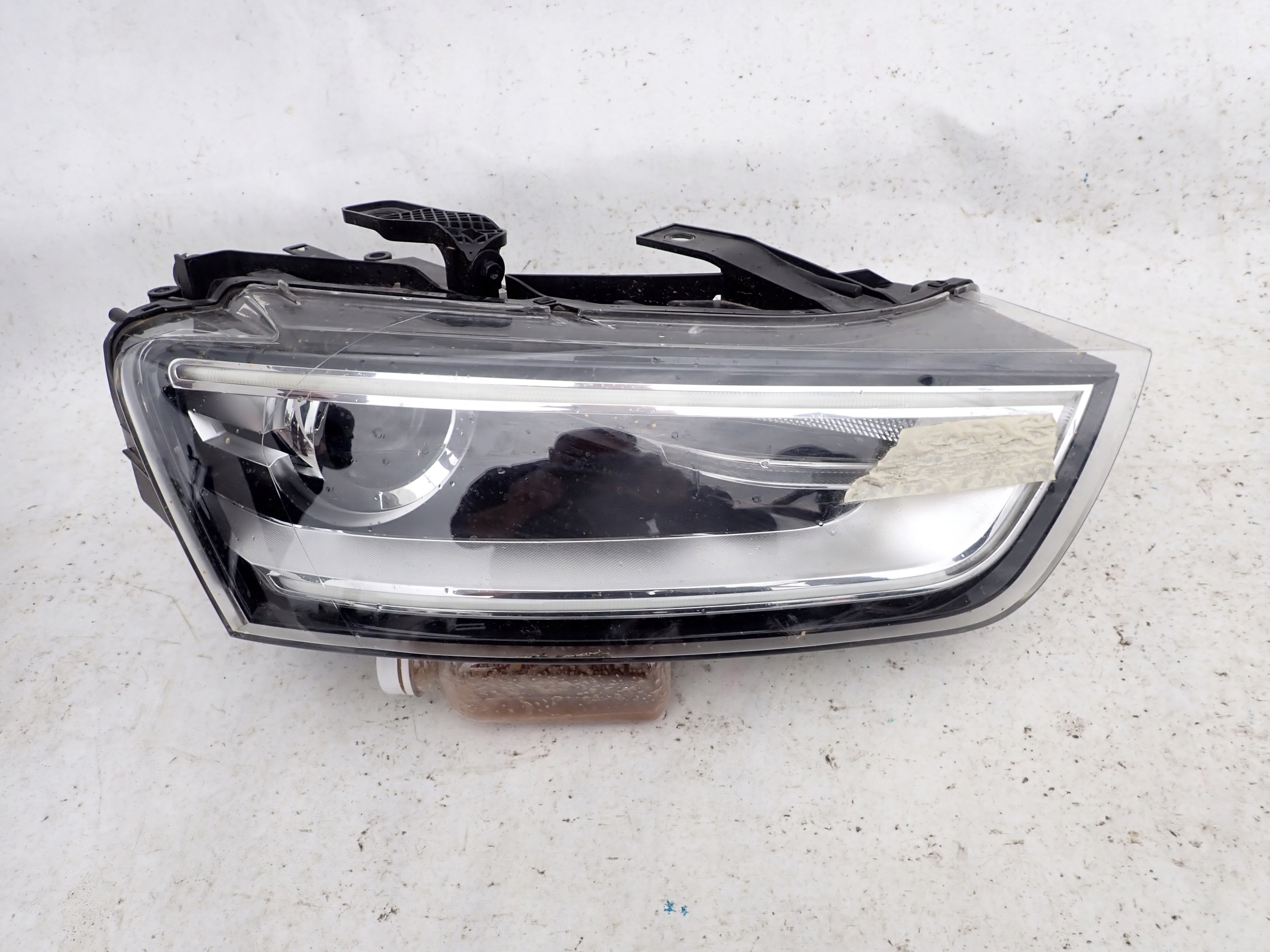 AUDI Q3 8U0 and 11- light right front BI XENON