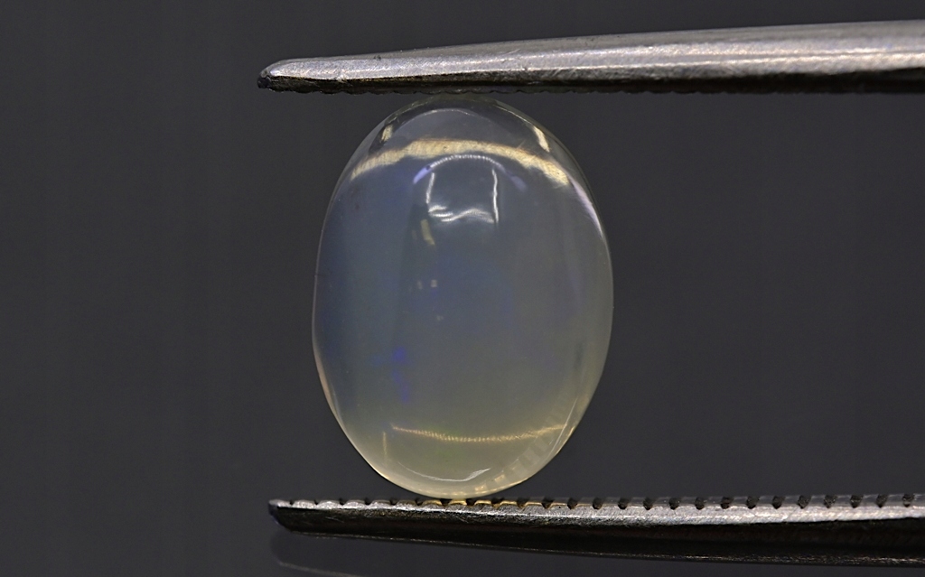 Opál z Etiopie kabošon ovál 8x6 mm