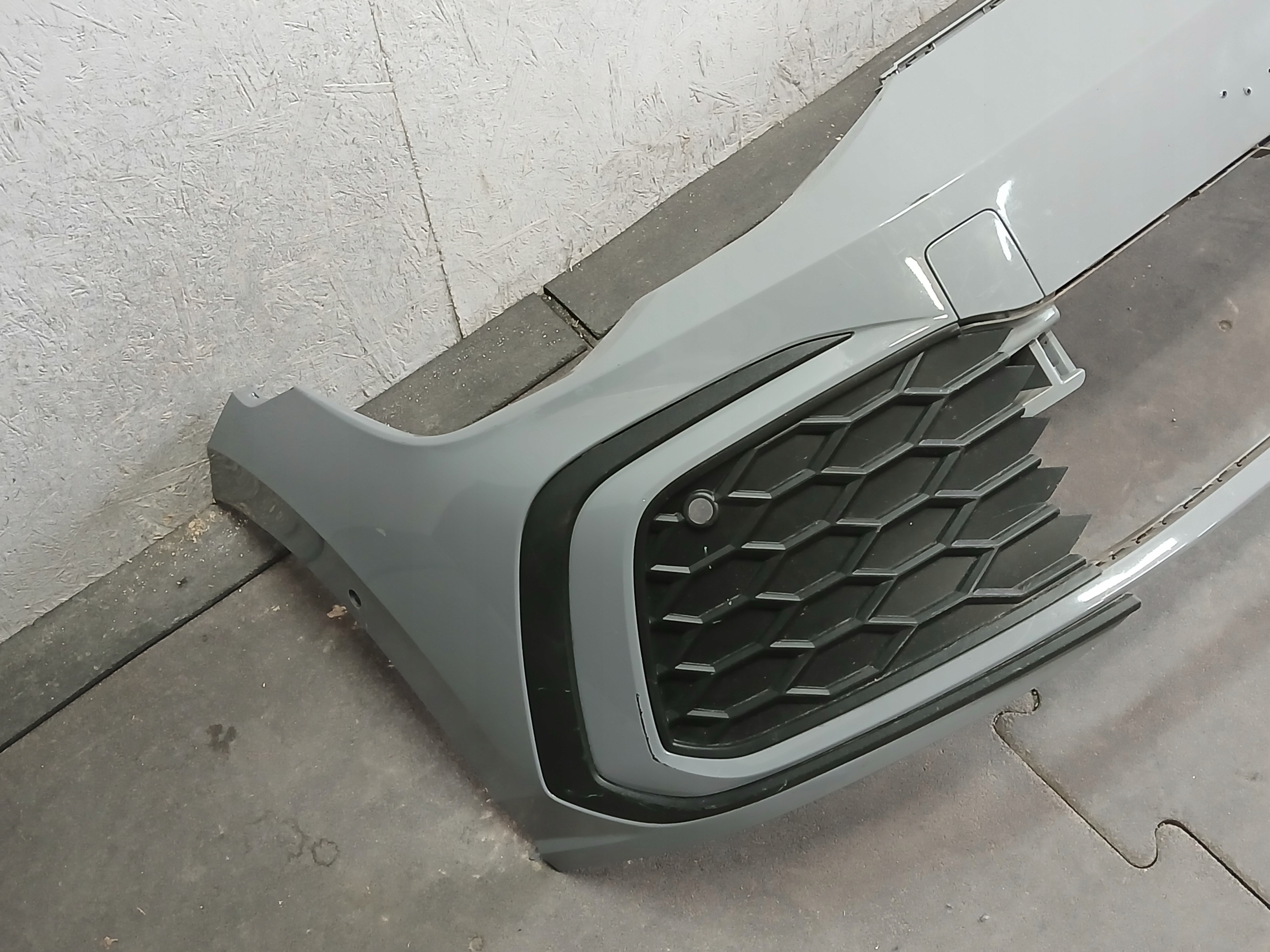 nárazník předek VW GOLF VIII 8 GTI 5H