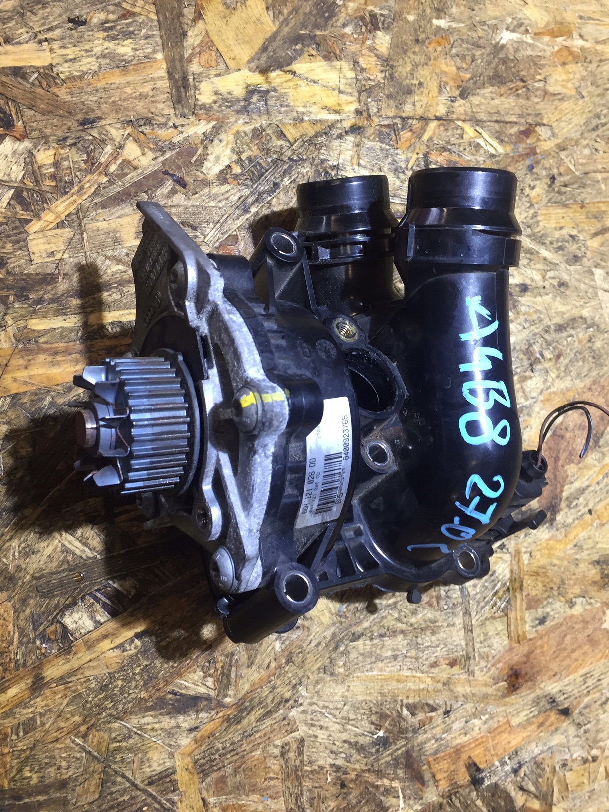 AUDI A4 B8 2.0 TFSI water pump 06H121026DD