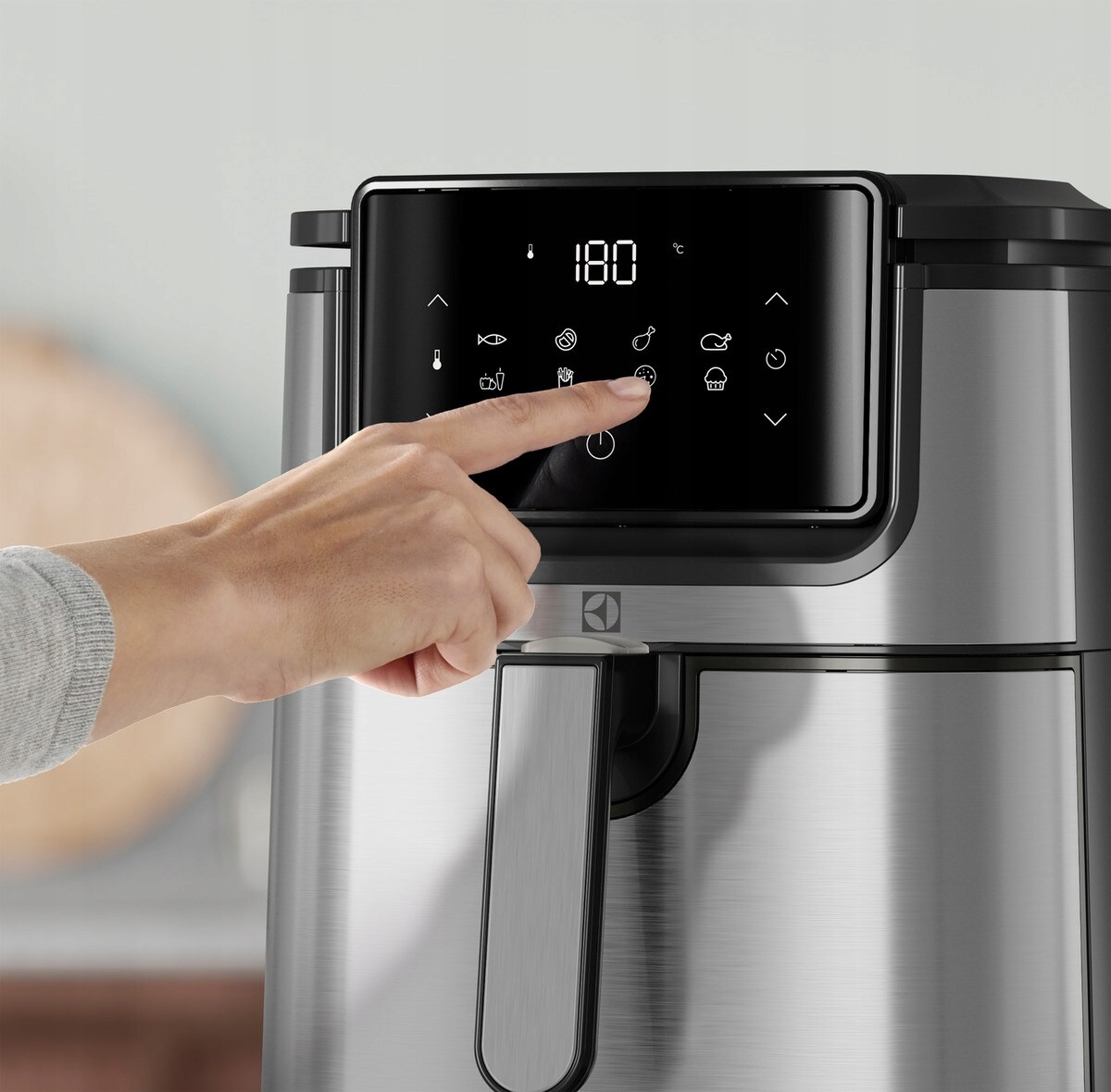 FRYTKOWNICA BEZTŁUSZCZOW ELECTROLUX E6AF1-4ST 3,5L Kolor dominujący srebrny/szary