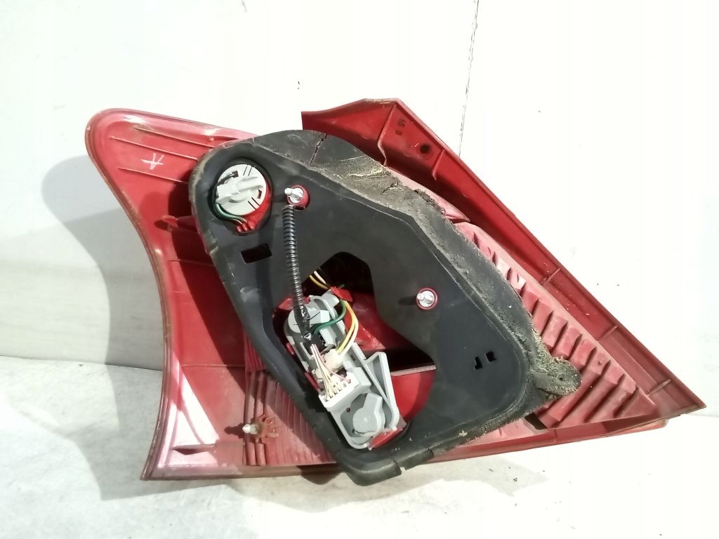 Toyota Yaris II 5D light right rear part rear