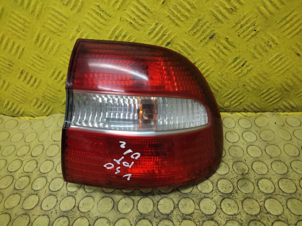 VOLVO V40 light right rear part 30887334