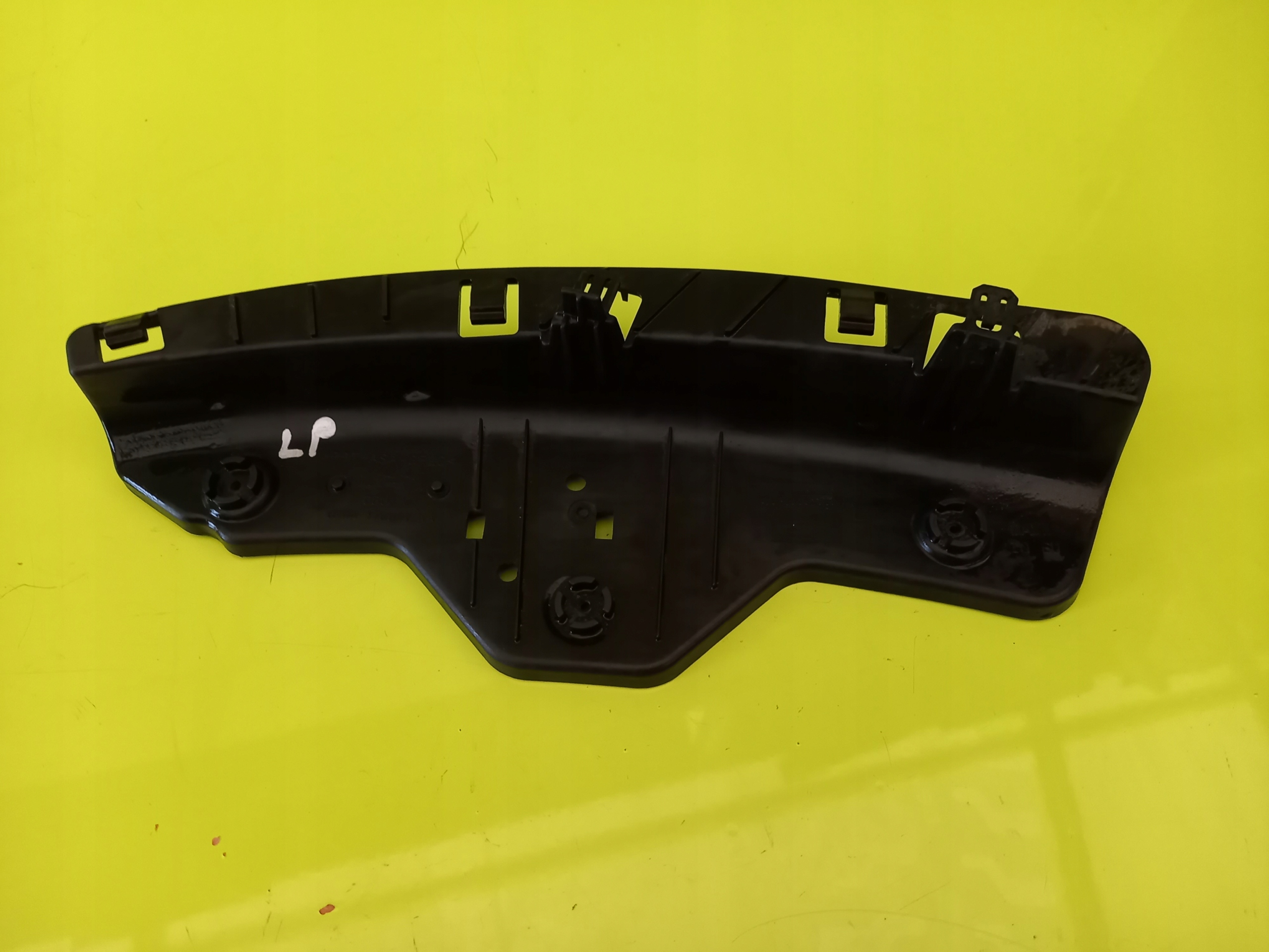 ŚLIZG POD LAMPĘ LEWY PRZÓD FORD KUGA MK2 13R