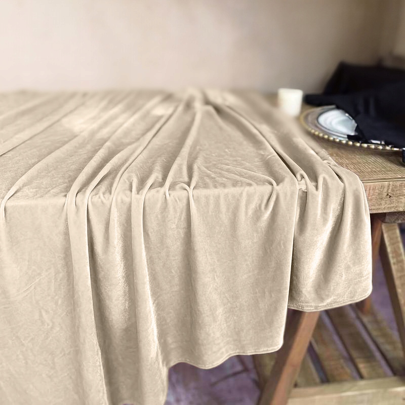 Obrus MATOWY WELUR kremowy na stół 230x230cm Typ obrus