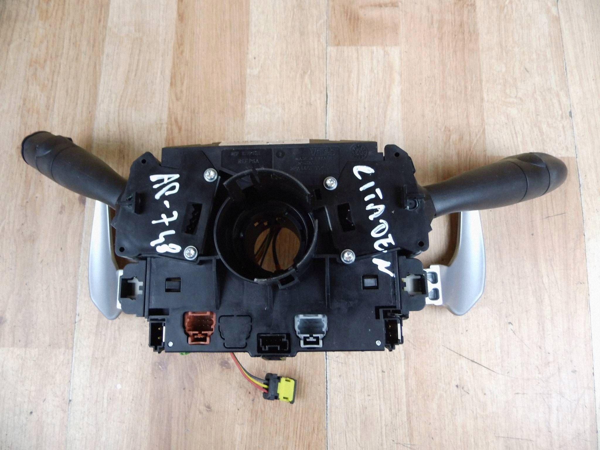 Citroen C2 with shifting control light switch of indicators