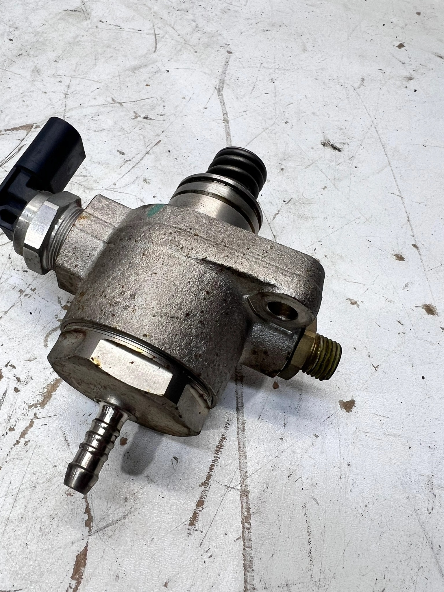 feed pump AUDI A4 B8 A5 A6 C7 2.0 TFSI 06L127027B