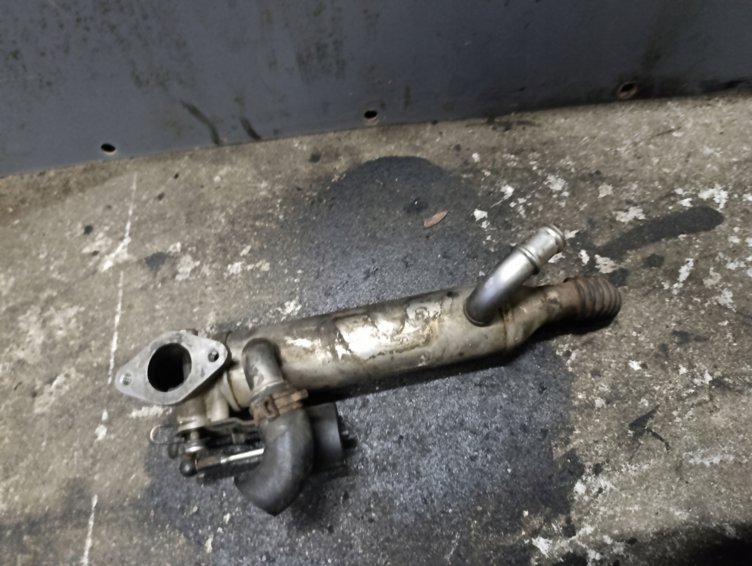 VW T5 2.5 TDI BNZ BPC AGR-Ventil Abgaskuehler AGR 070181512F