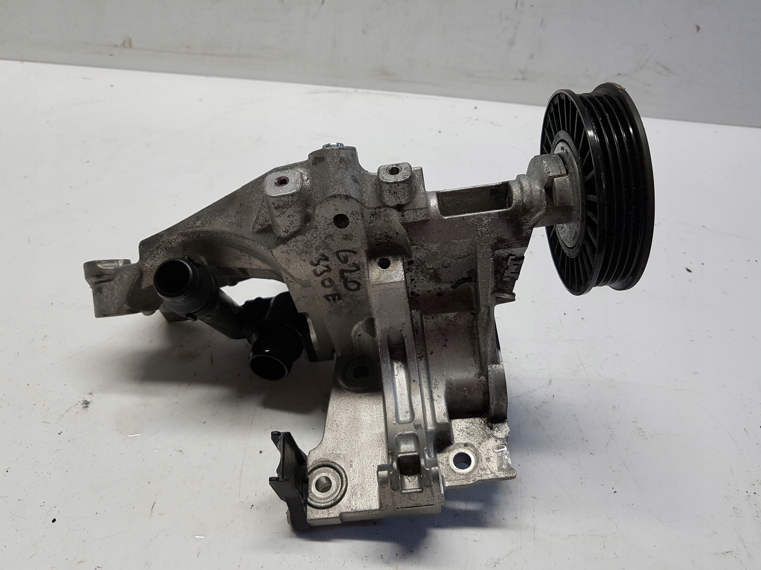 BMW G20 330e water pump 8650987