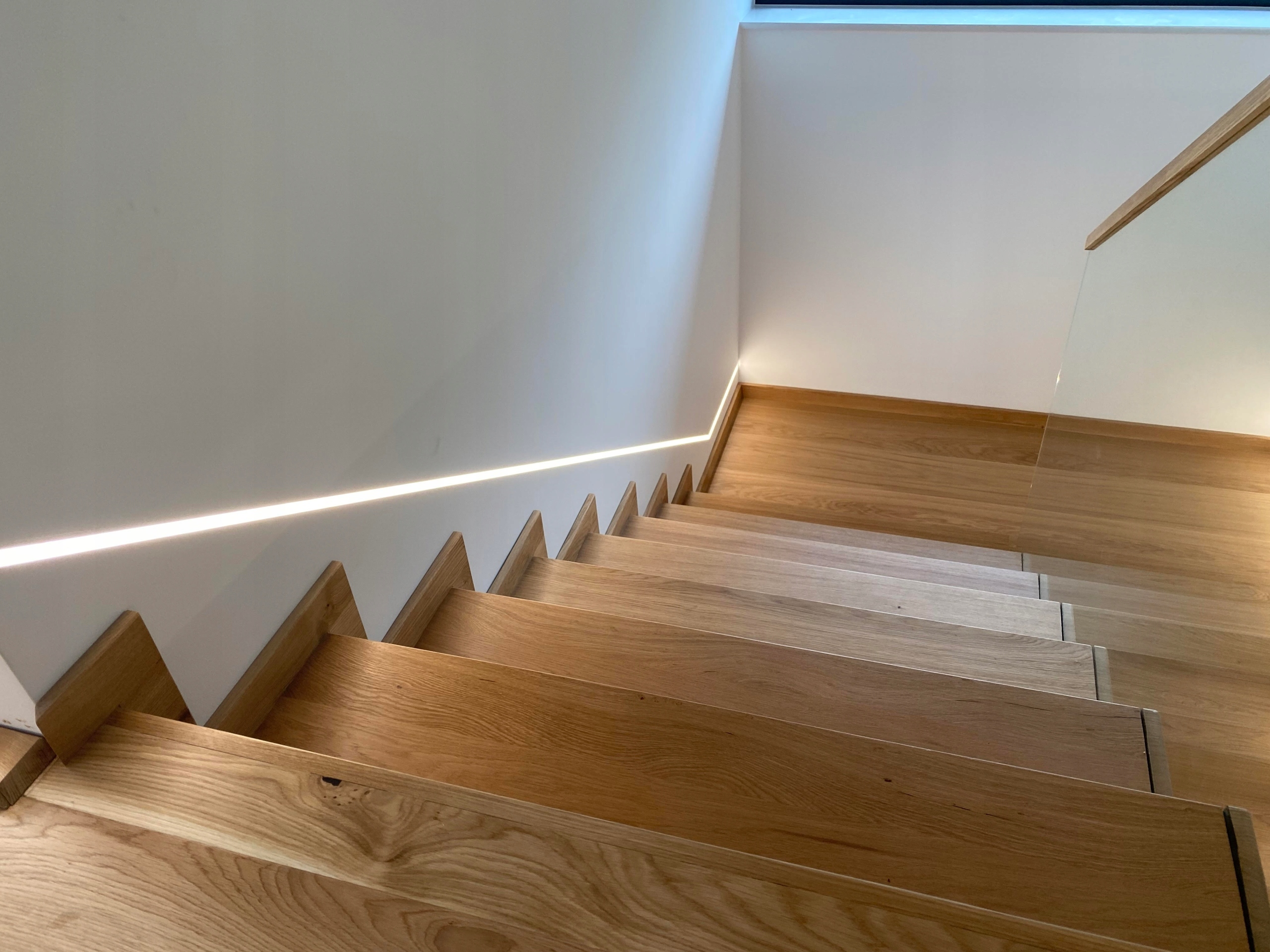 PROFIL LED ALUMINIOWY DO PŁYT GIPS KARTON GK TYP FALCO BIAŁY 3M Z KLOSZEM Typ profil do LED