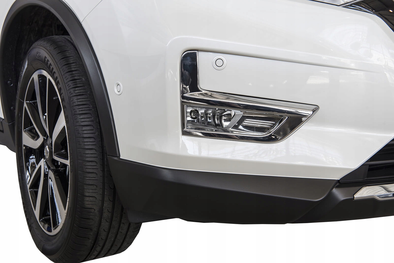 NISSAN X-TRAIL 17+ LIFT NAKŁADKI NA HALOGENY PRZÓD