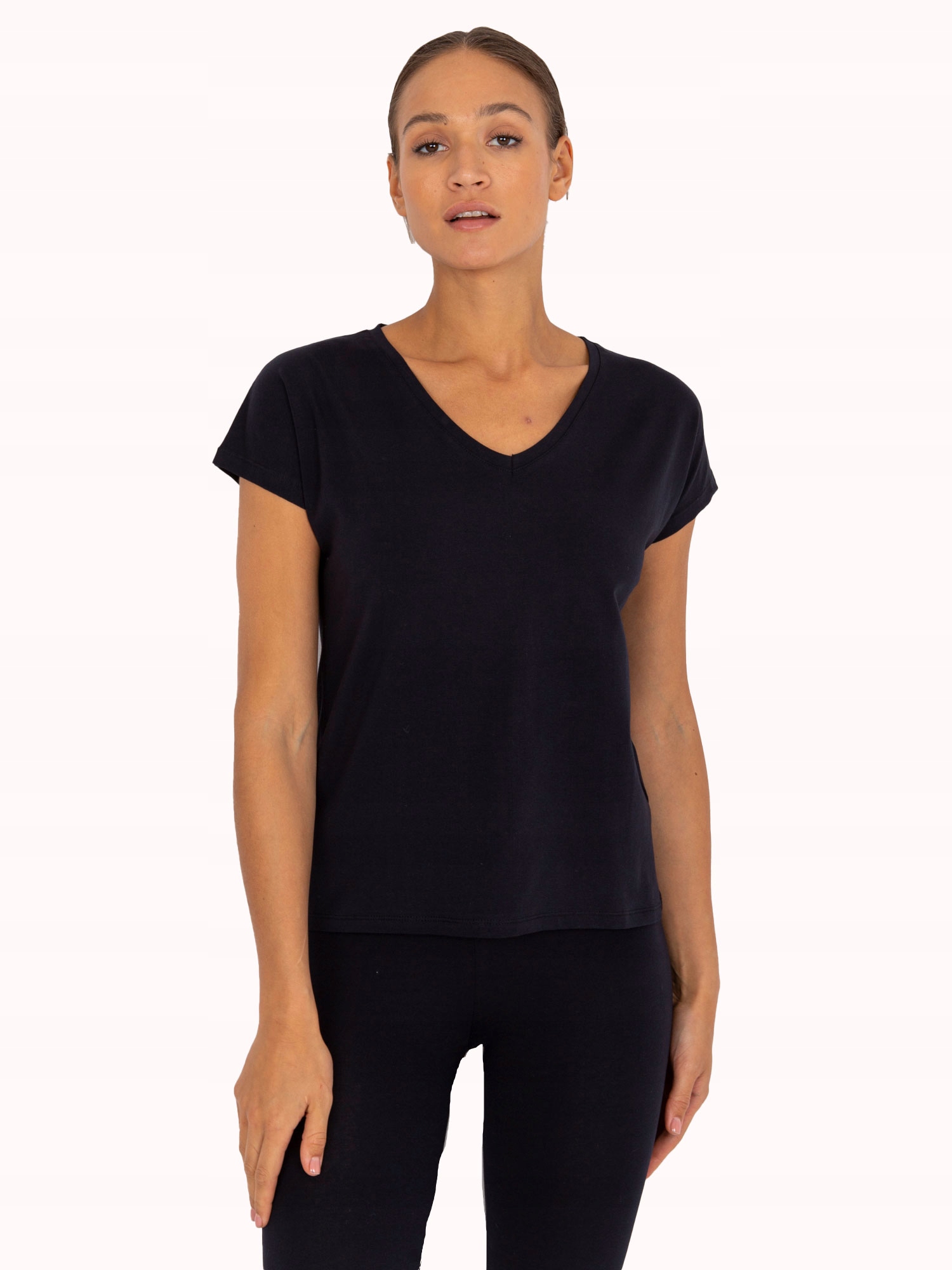

Luźny Damski T-shirt basic z dekoltem w serek XL