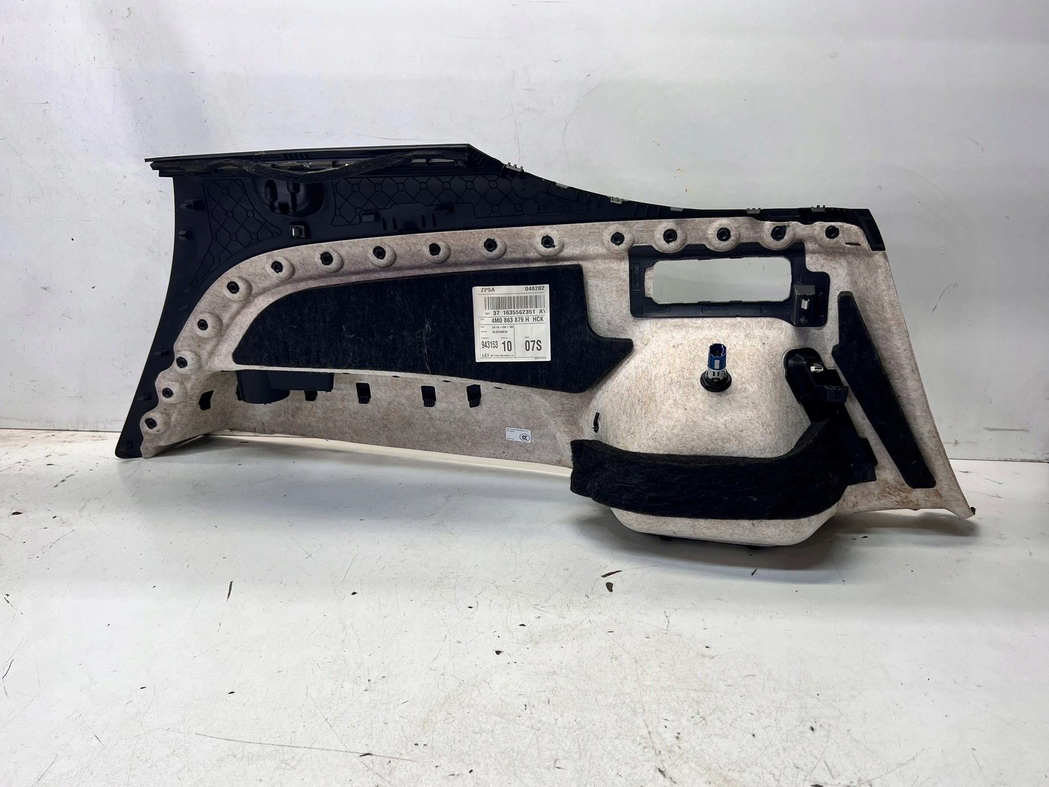 boot upholstery left AUDI Q7 4M 4M0863879H