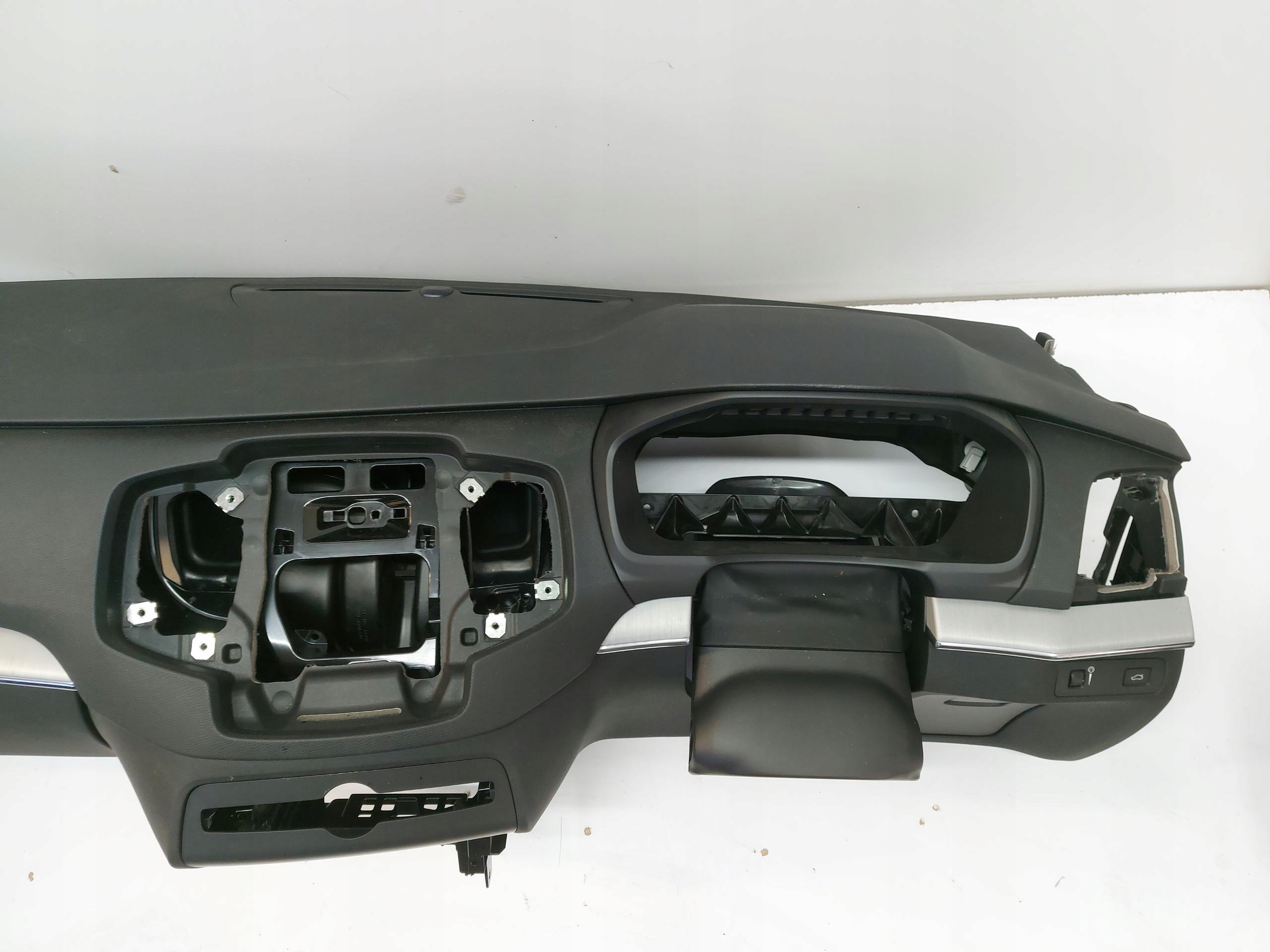 VOLVO XC90 II LIFT dashboard instrument panel cockpit pulpit dashboard UK
