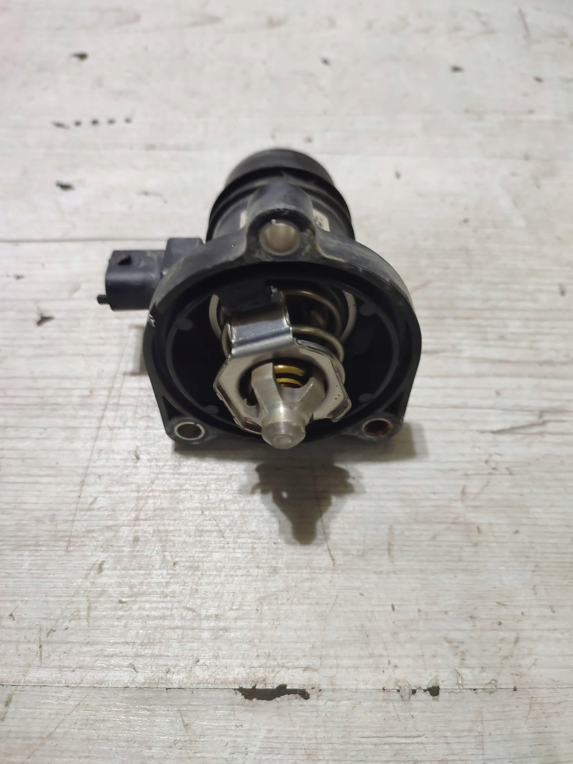 Opel Corsa E 2018 thermostat housing